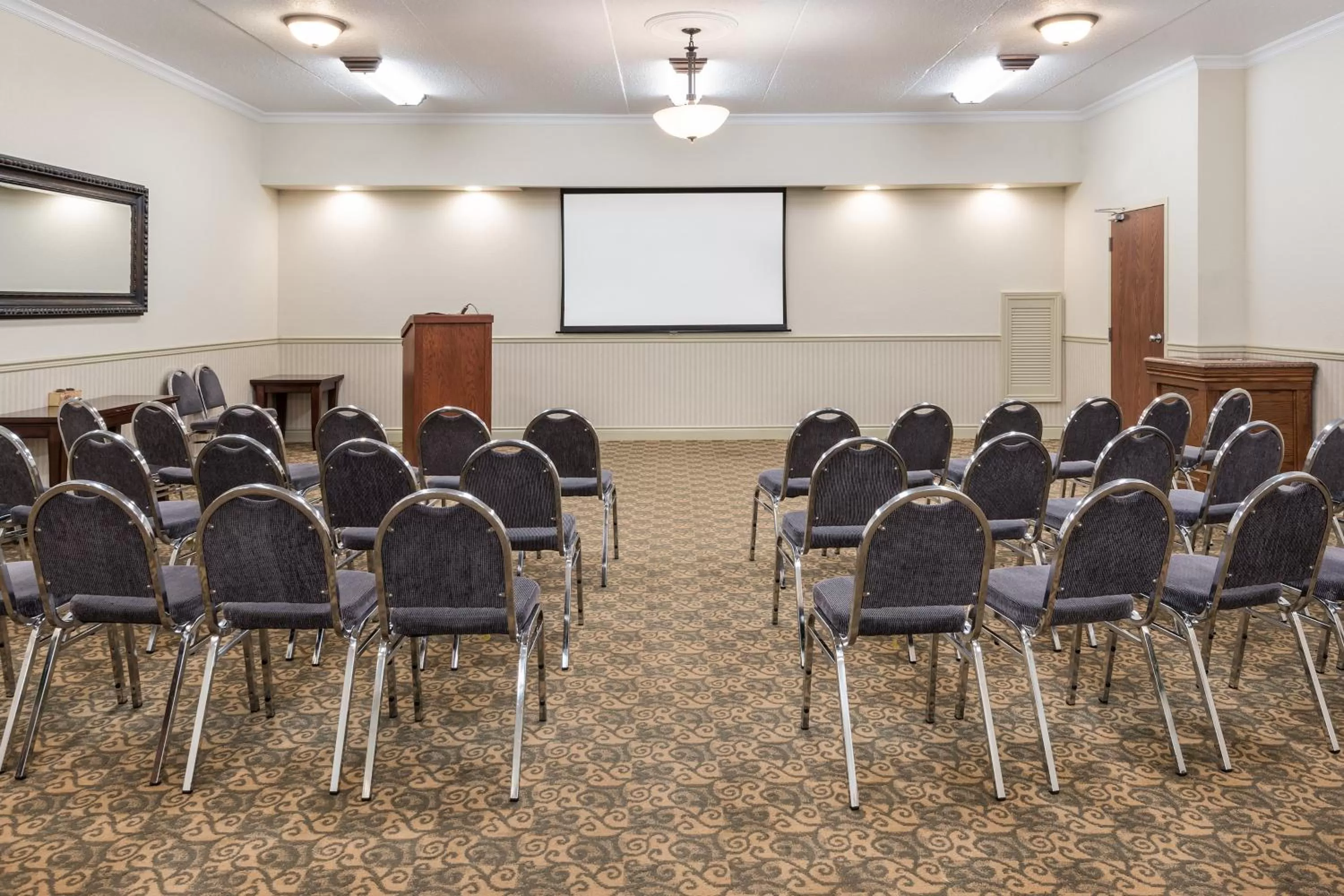 Meeting/conference room in Holiday Inn Express Hotel & Suites 1000 Islands - Gananoque by IHG