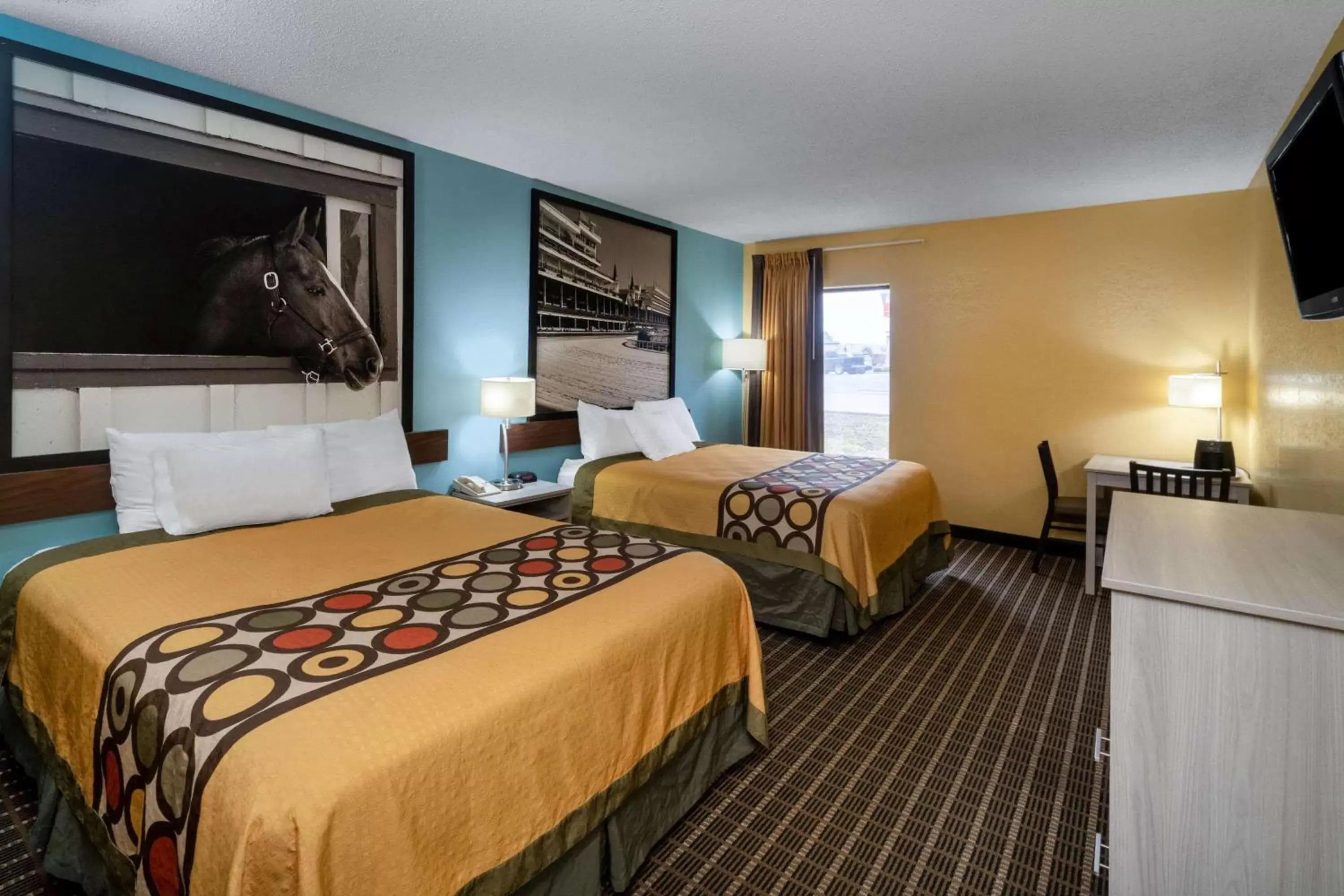 Photo of the whole room, Bed in Super 8 by Wyndham Shepherdsville - Louisville South I65