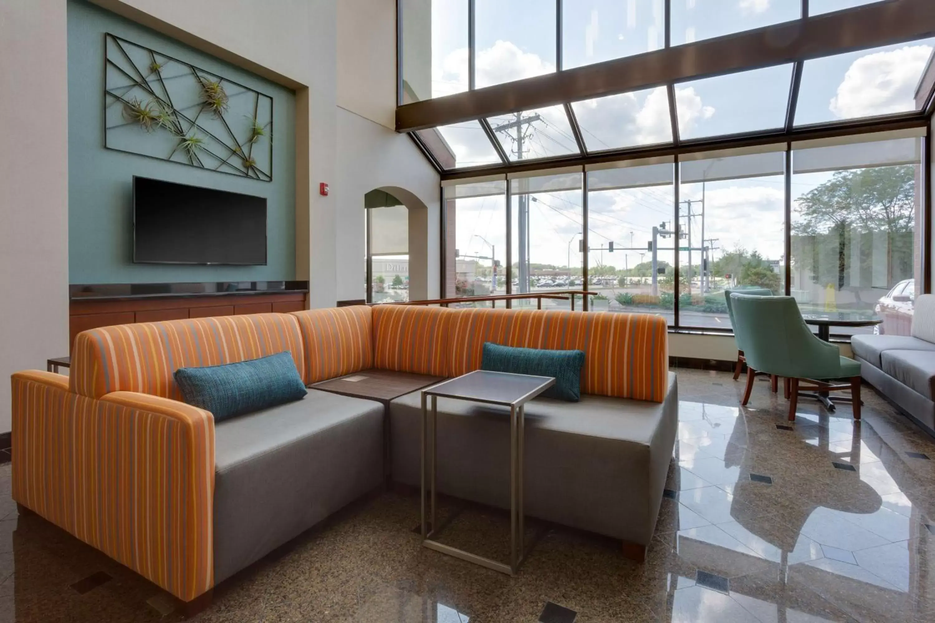 Lobby or reception, Seating Area in Drury Inn & Suites Columbia Stadium Boulevard