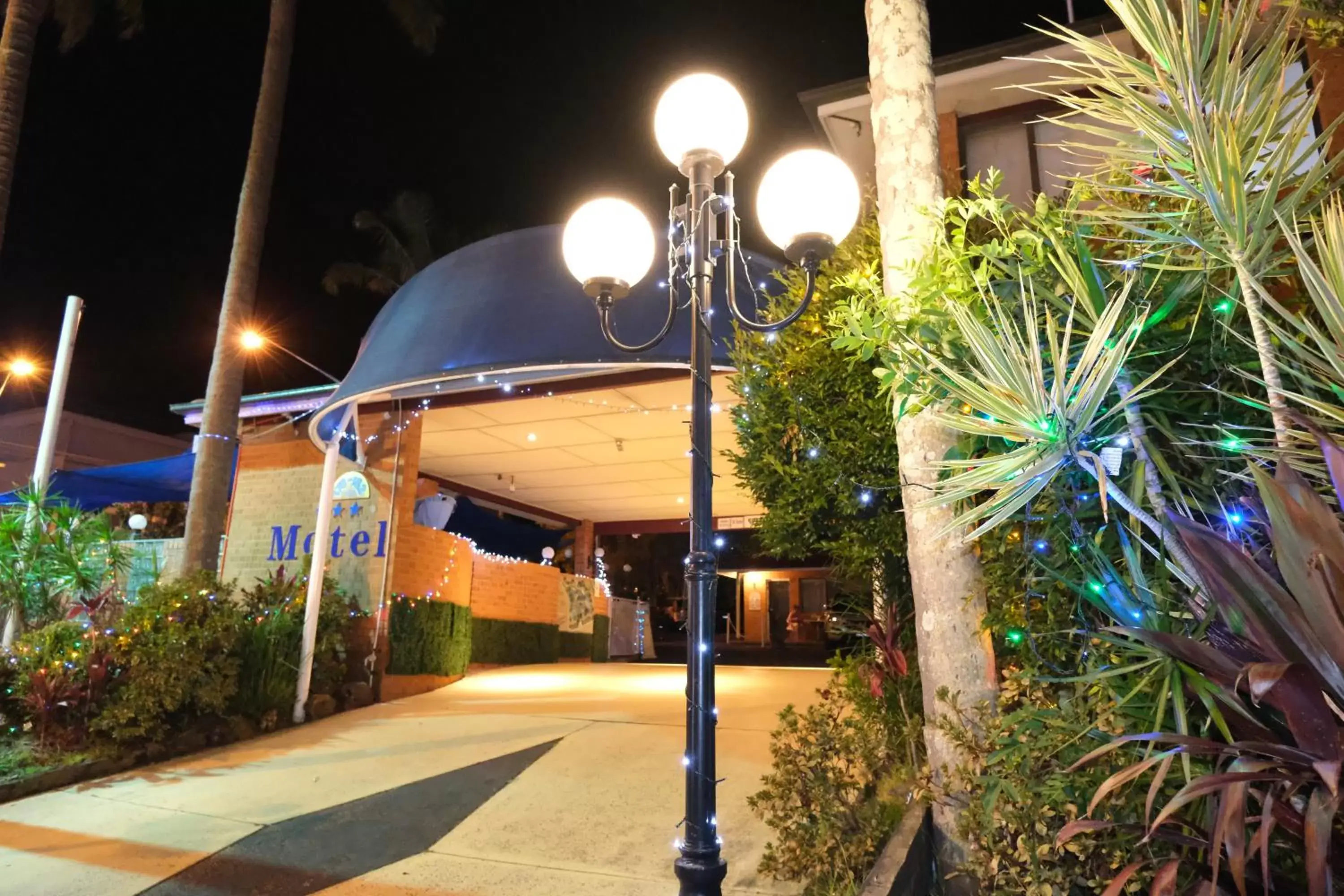 Facade/entrance, Property Building in Sapphire Palms Motel