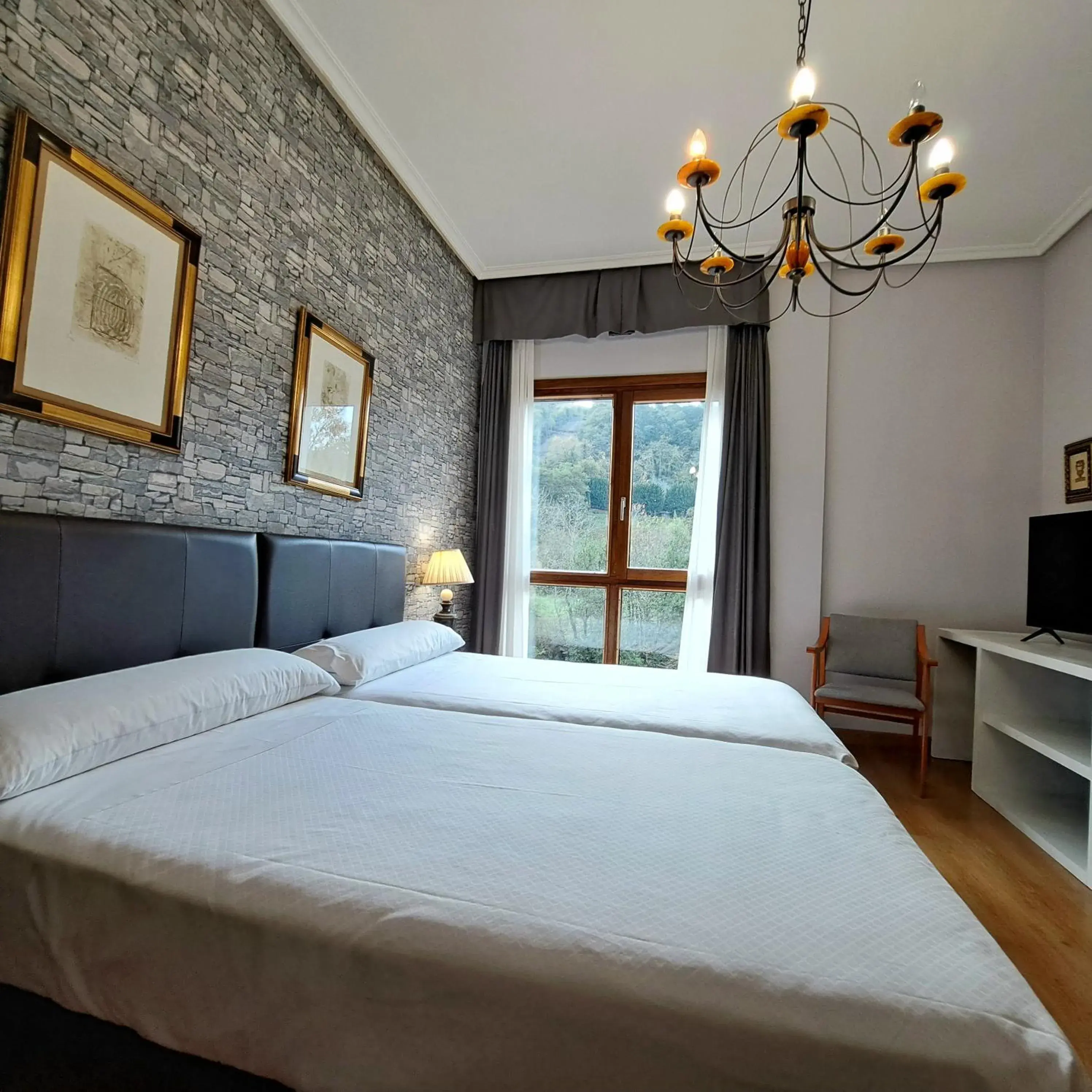 Bed in Hotel Ciudad Cangas de Onis