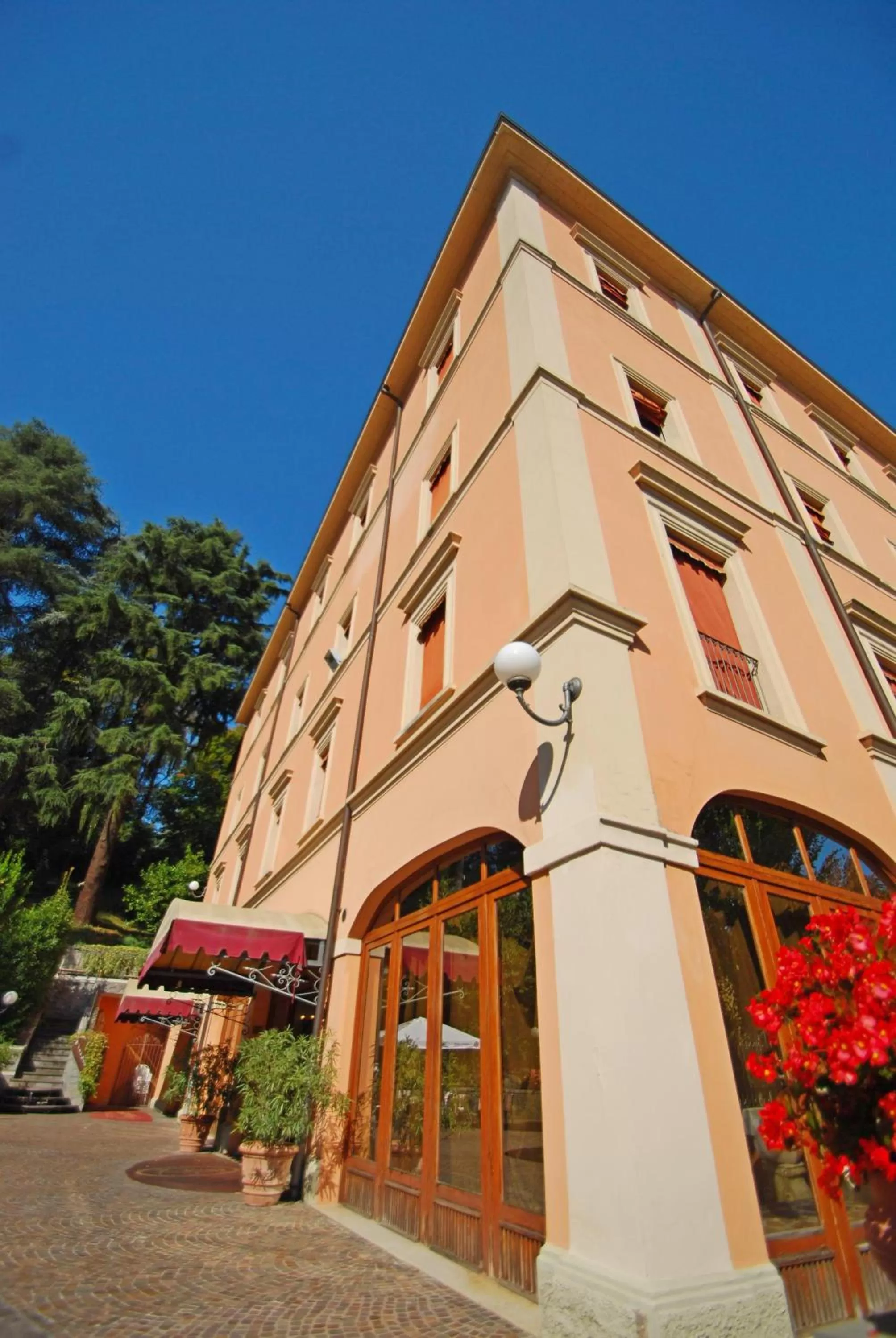 Property building in Alla Rocca Hotel Conference & Restaurant