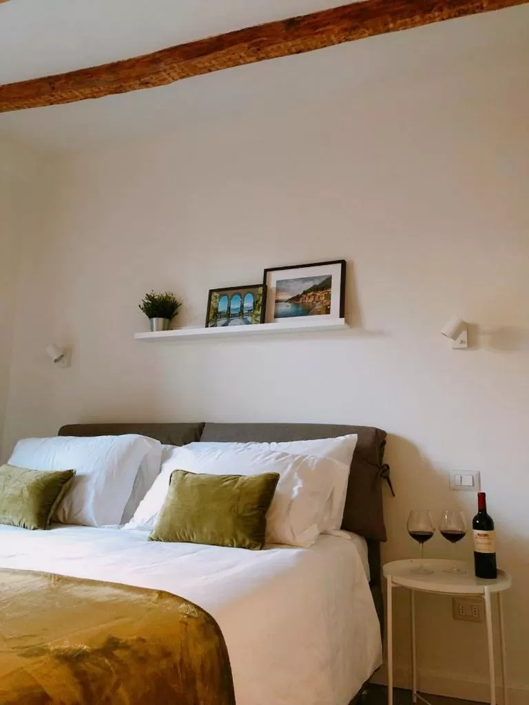 Photo of the whole room, Bed in FOSCOLO 9 ROOM - BREAKFAST