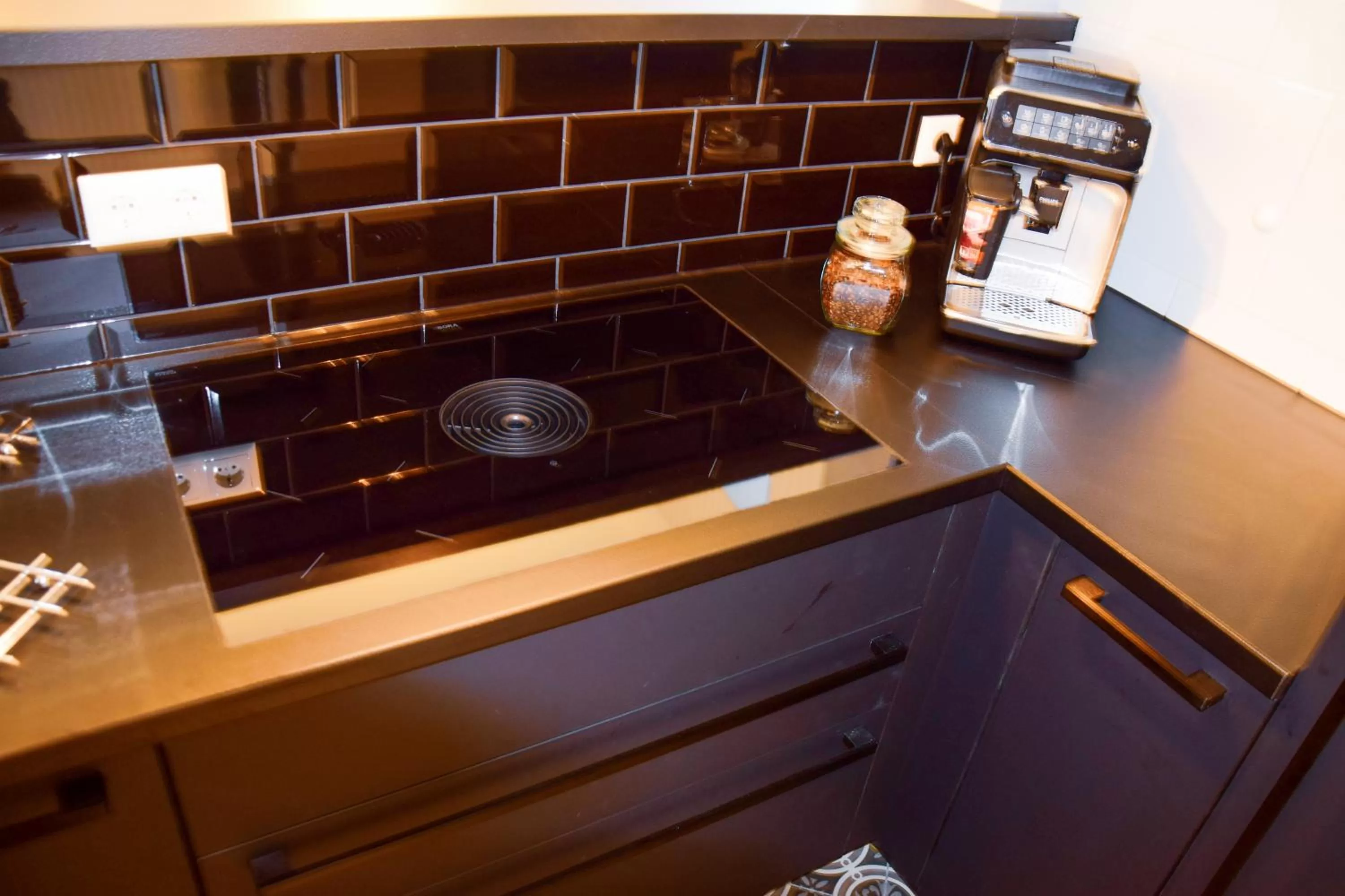 Coffee/tea facilities, Kitchen/Kitchenette in Sauna & Whirlpool - ALPENLIEBE APARTments