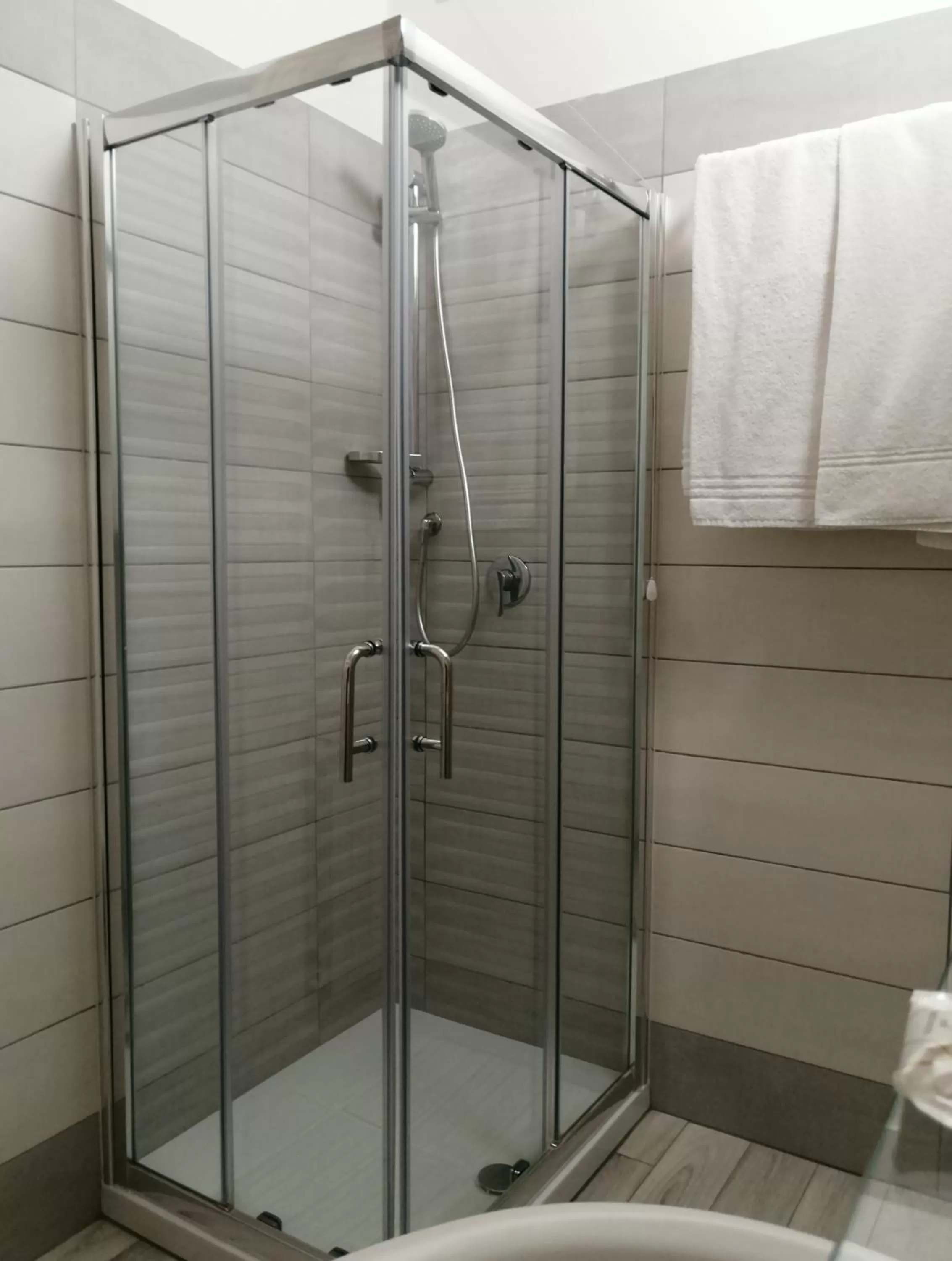 Bathroom in Albano Station Rooms