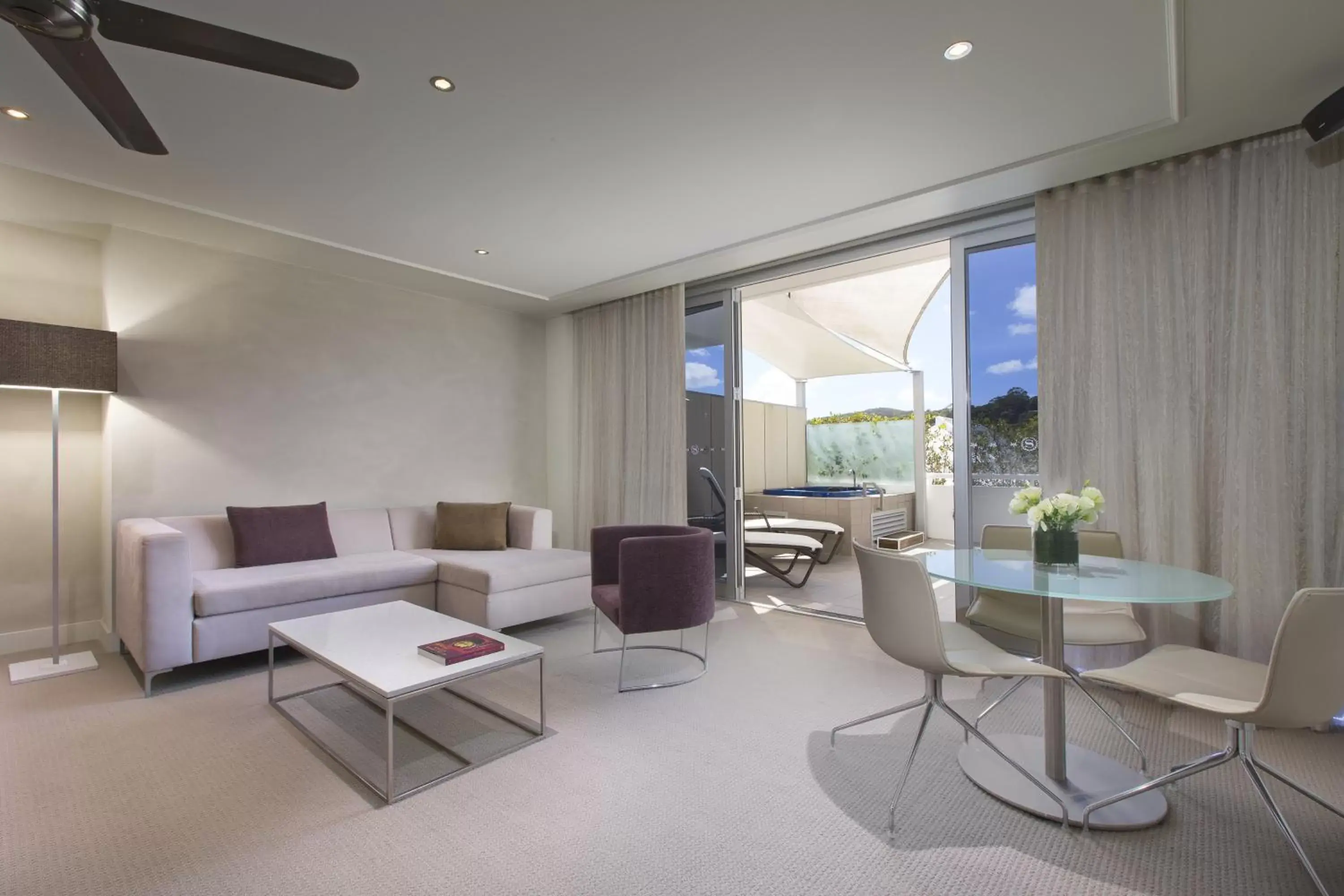 Living room, Seating Area in Sofitel Noosa Pacific Resort