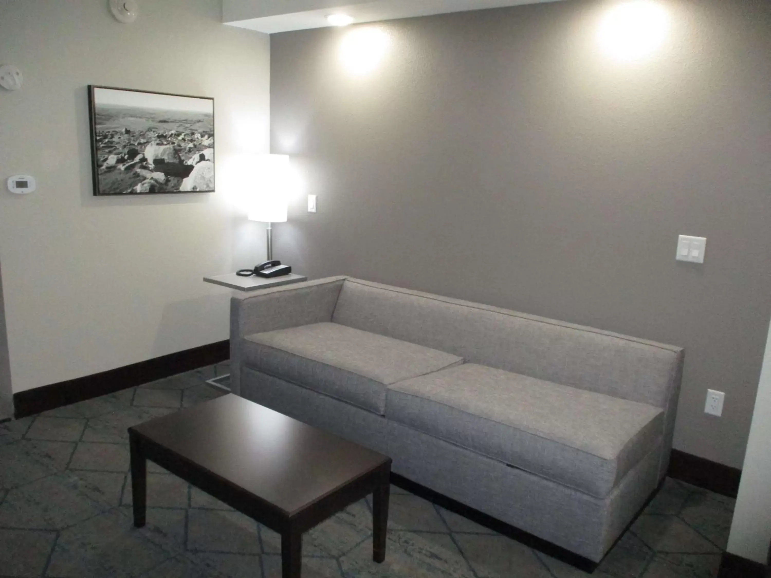 Photo of the whole room, Seating Area in Best Western Plus McPherson