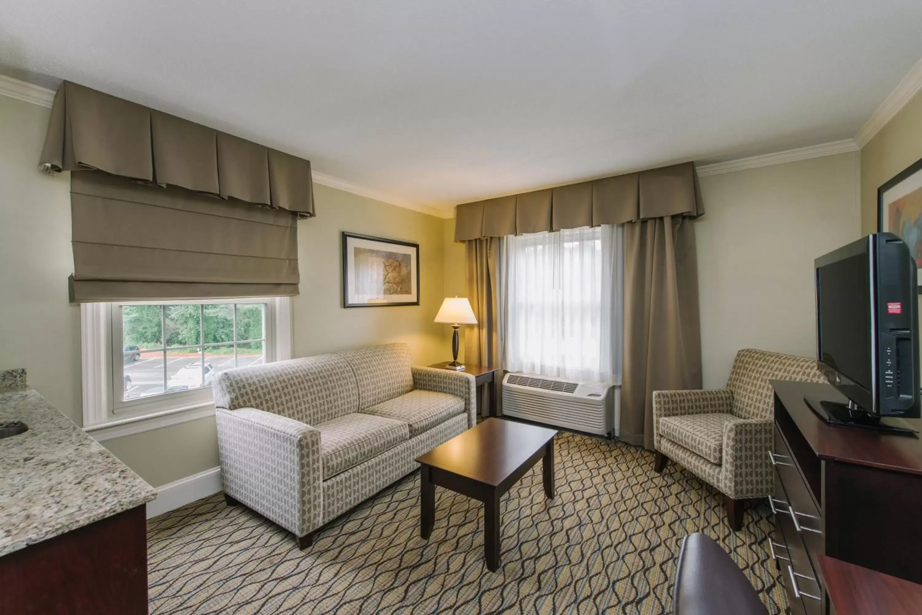 Photo of the whole room, Seating Area in Holiday Inn Express and Suites Merrimack, an IHG Hotel