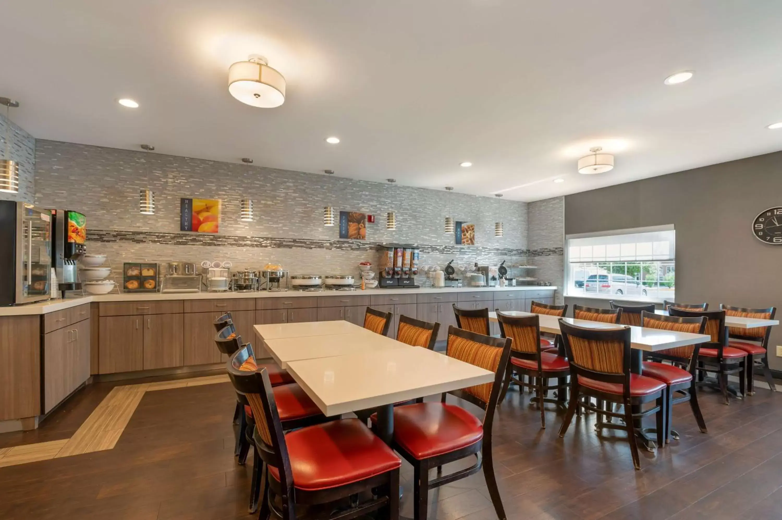 Breakfast in Best Western Hilliard Inn & Suites Breakfast in Best Western Hilliard Inn & Suites