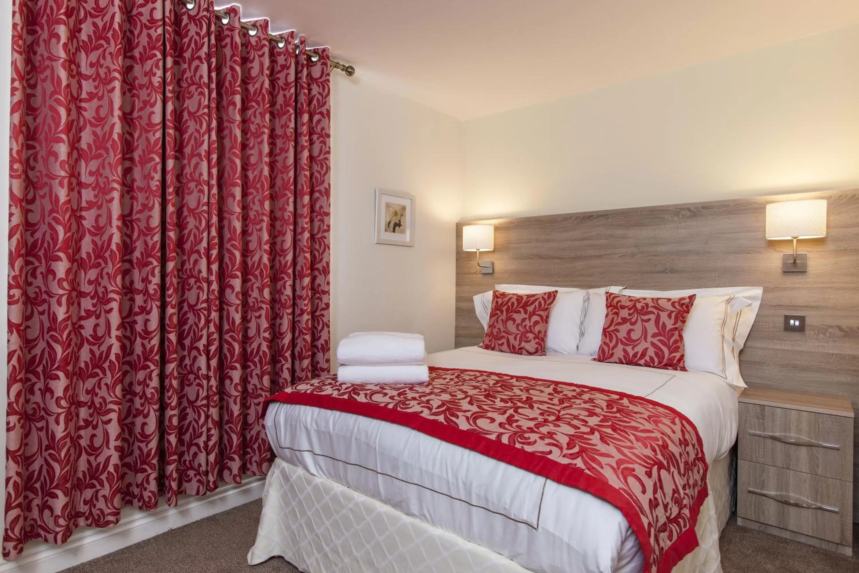 Bedroom, Bed in Hotel Shepherds Bush London