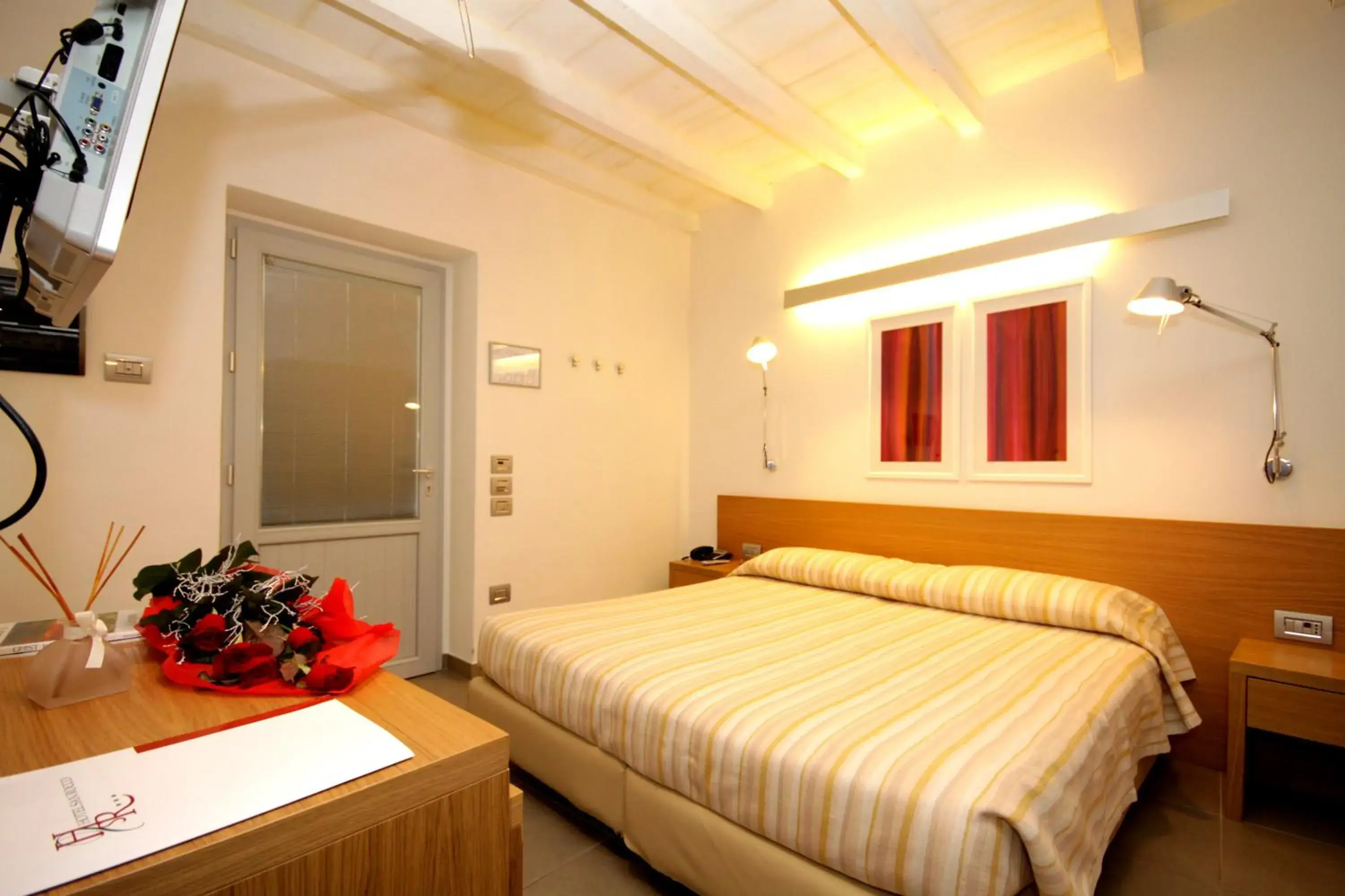 TV and multimedia, Bed in San Rocco Hotel