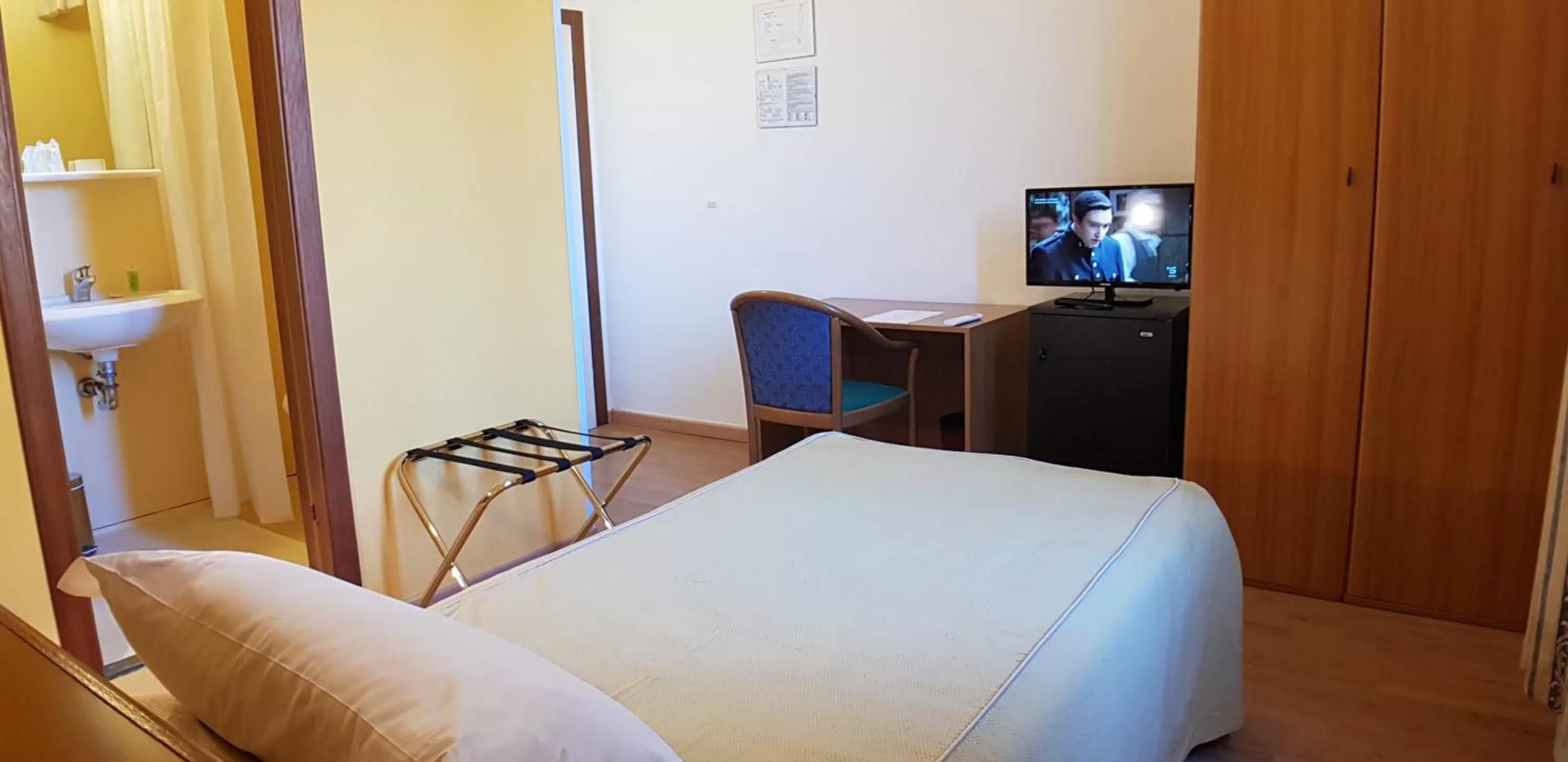 Photo of the whole room, Bed in Hotel Terme di Castel San Pietro