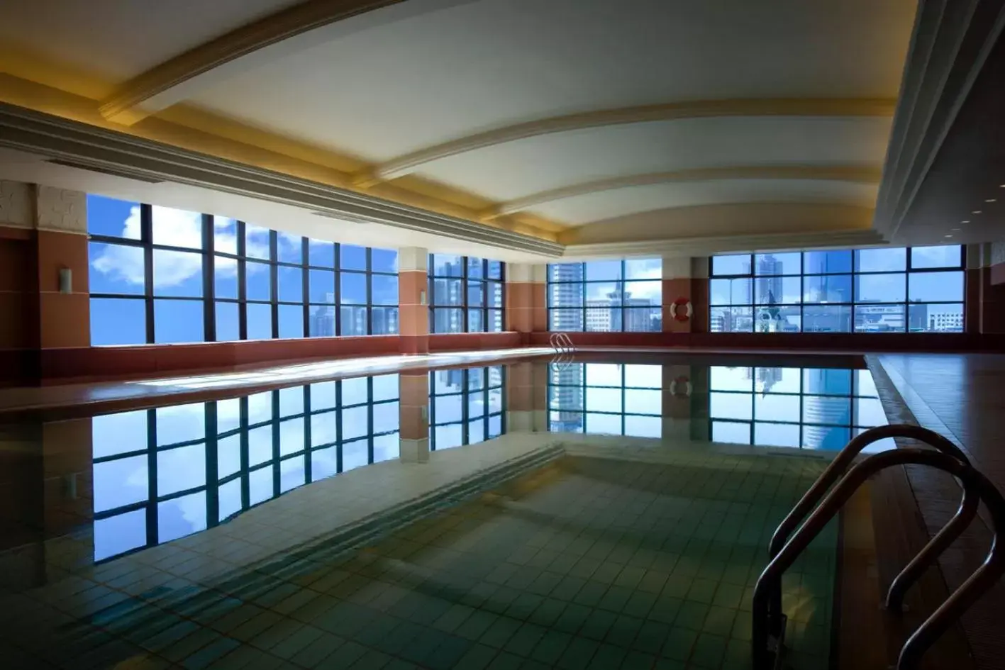 Swimming Pool in Shangri-La Harbin