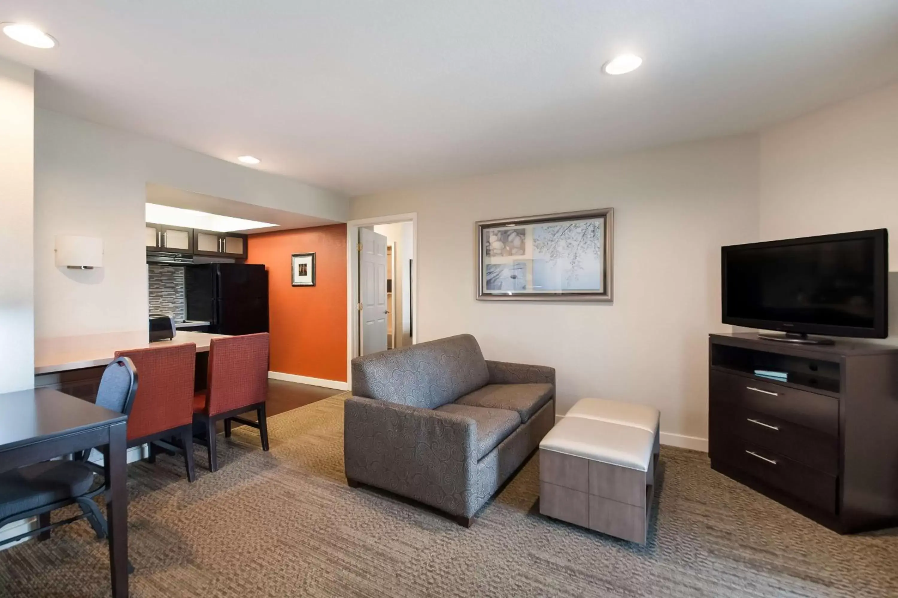 Bedroom, Seating Area in Sonesta ES Suites Dulles Airport