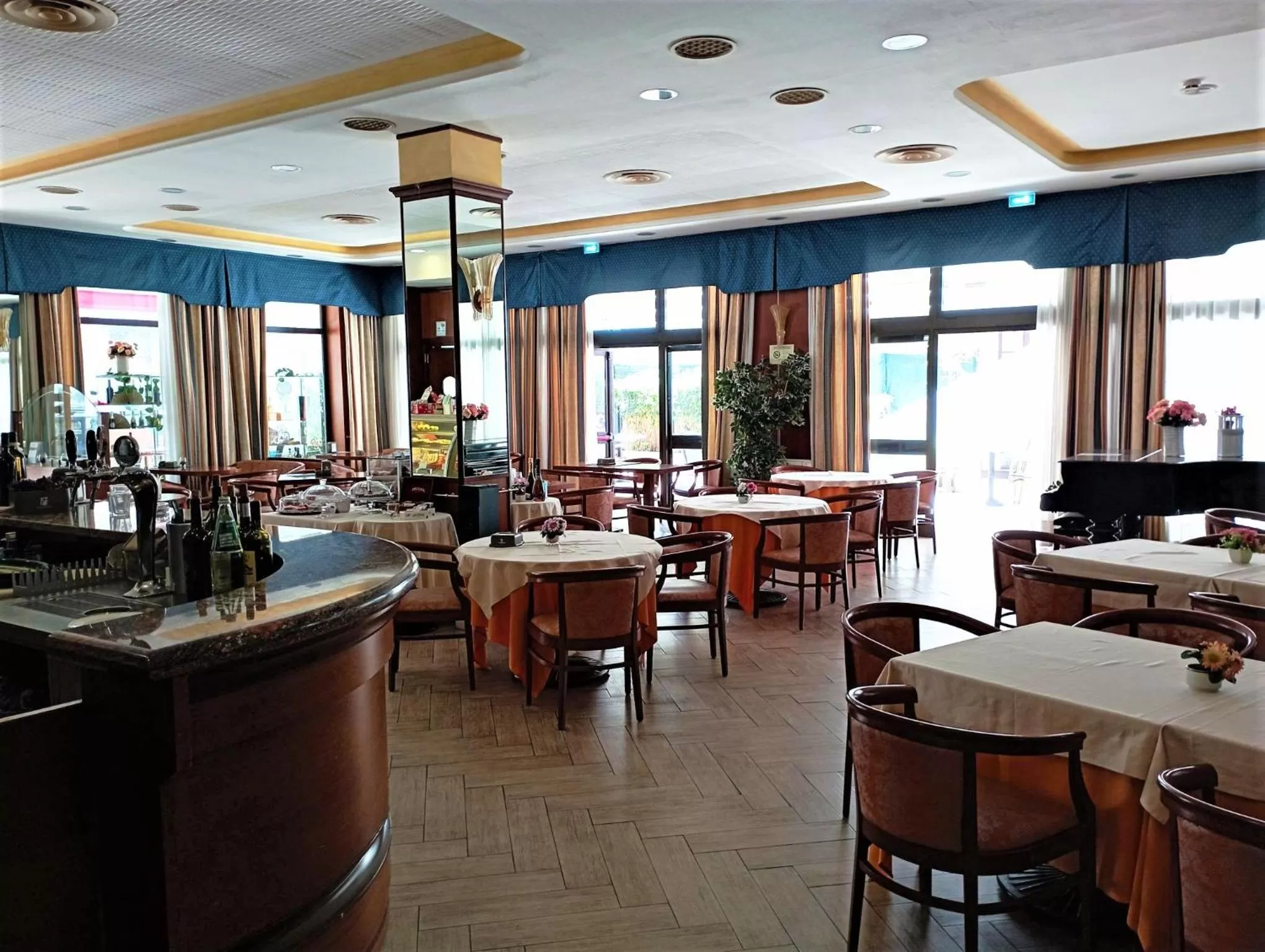 Restaurant/places to eat in Hotel Grazia Deledda
