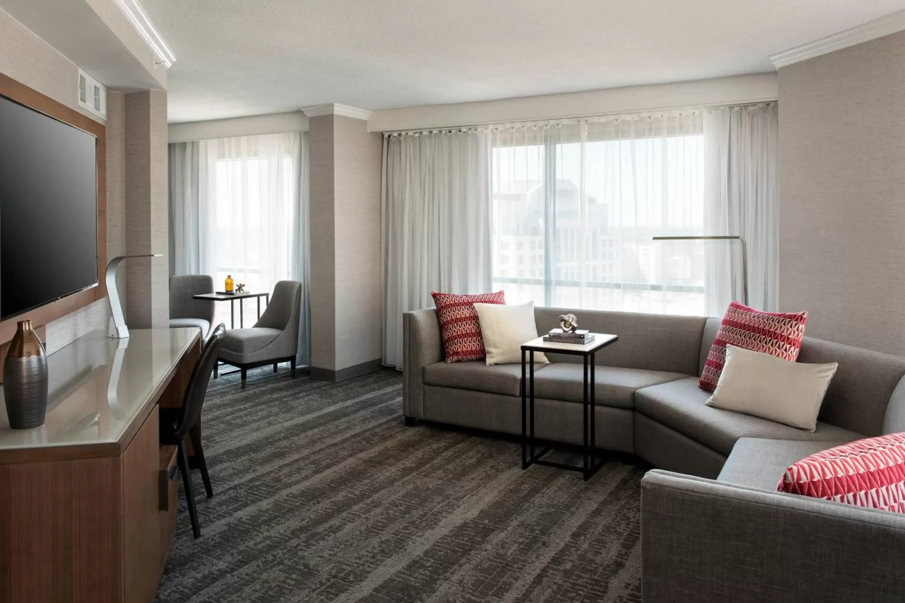 Living room, Seating Area in Norfolk Waterside Marriott