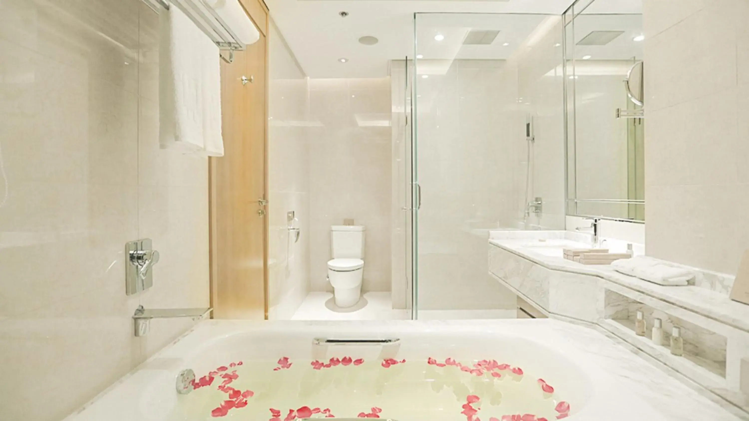 Shower, Bathroom in The Yun Hotel Hankou