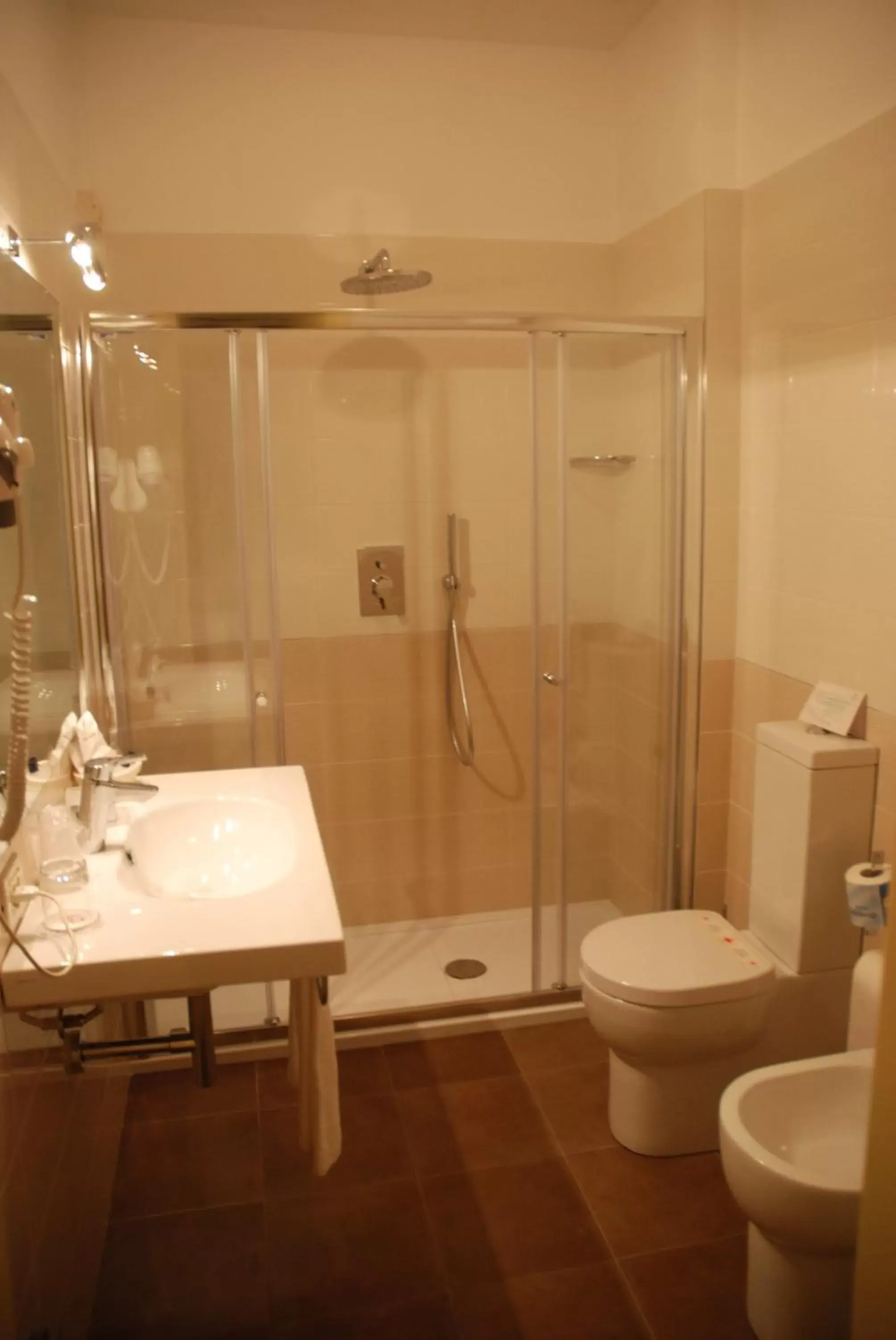 Bathroom in Hotel Continental Brescia