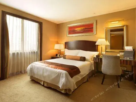 Photo of the whole room, Bed in Grand International Hotel