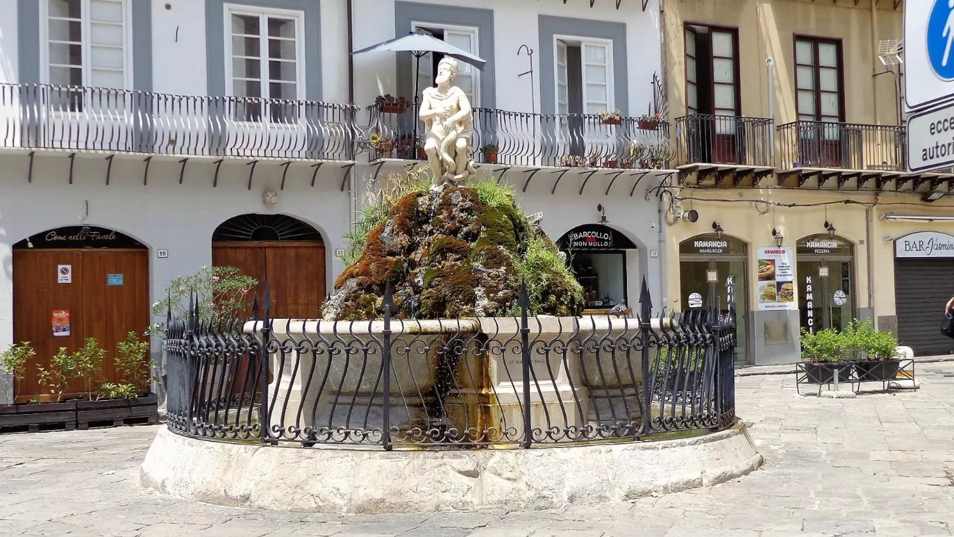 Restaurant/places to eat in AUSA suites