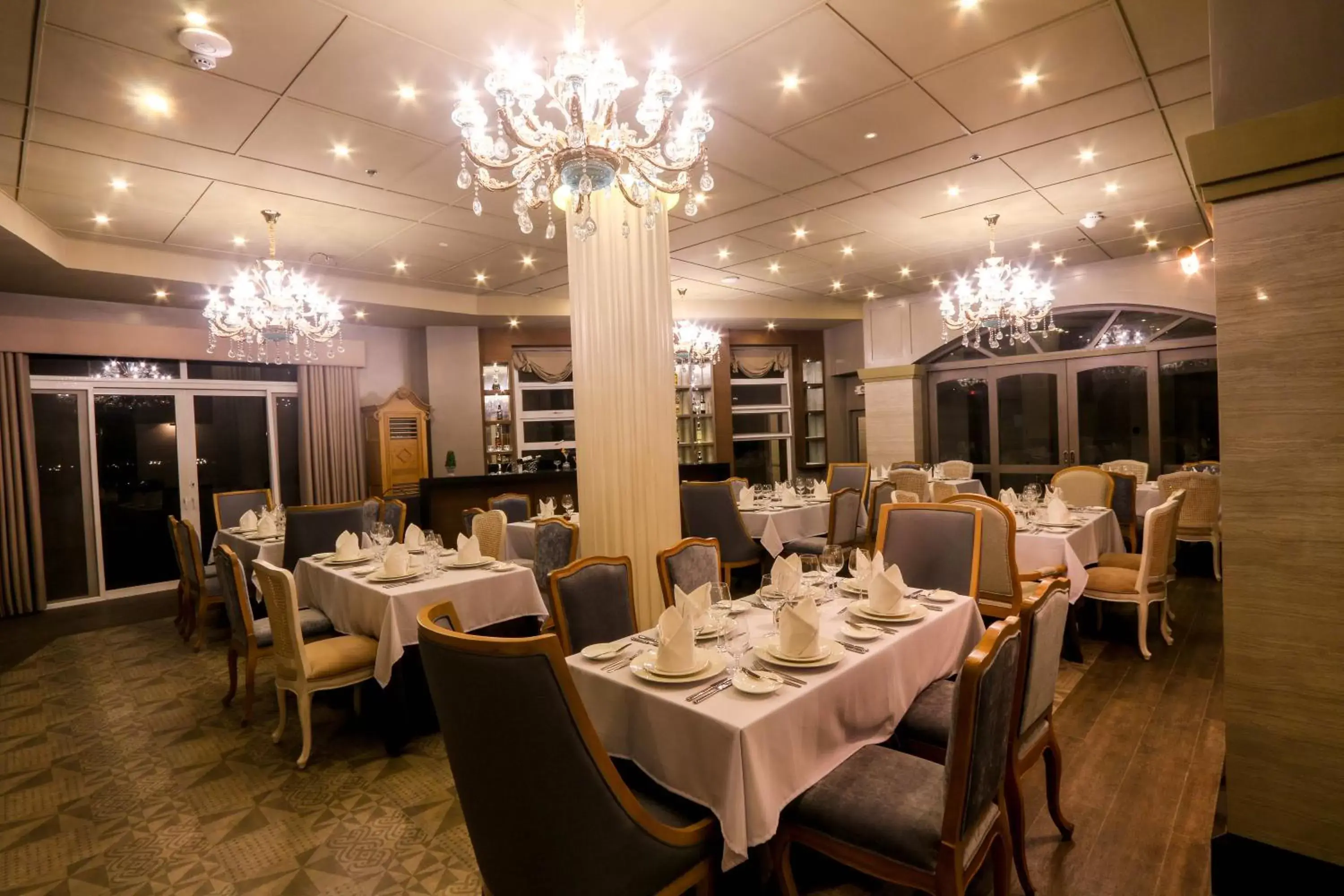 Restaurant/places to eat in Hotel Carlito Tagaytay Restaurant/places to eat in Hotel Carlito Tagaytay