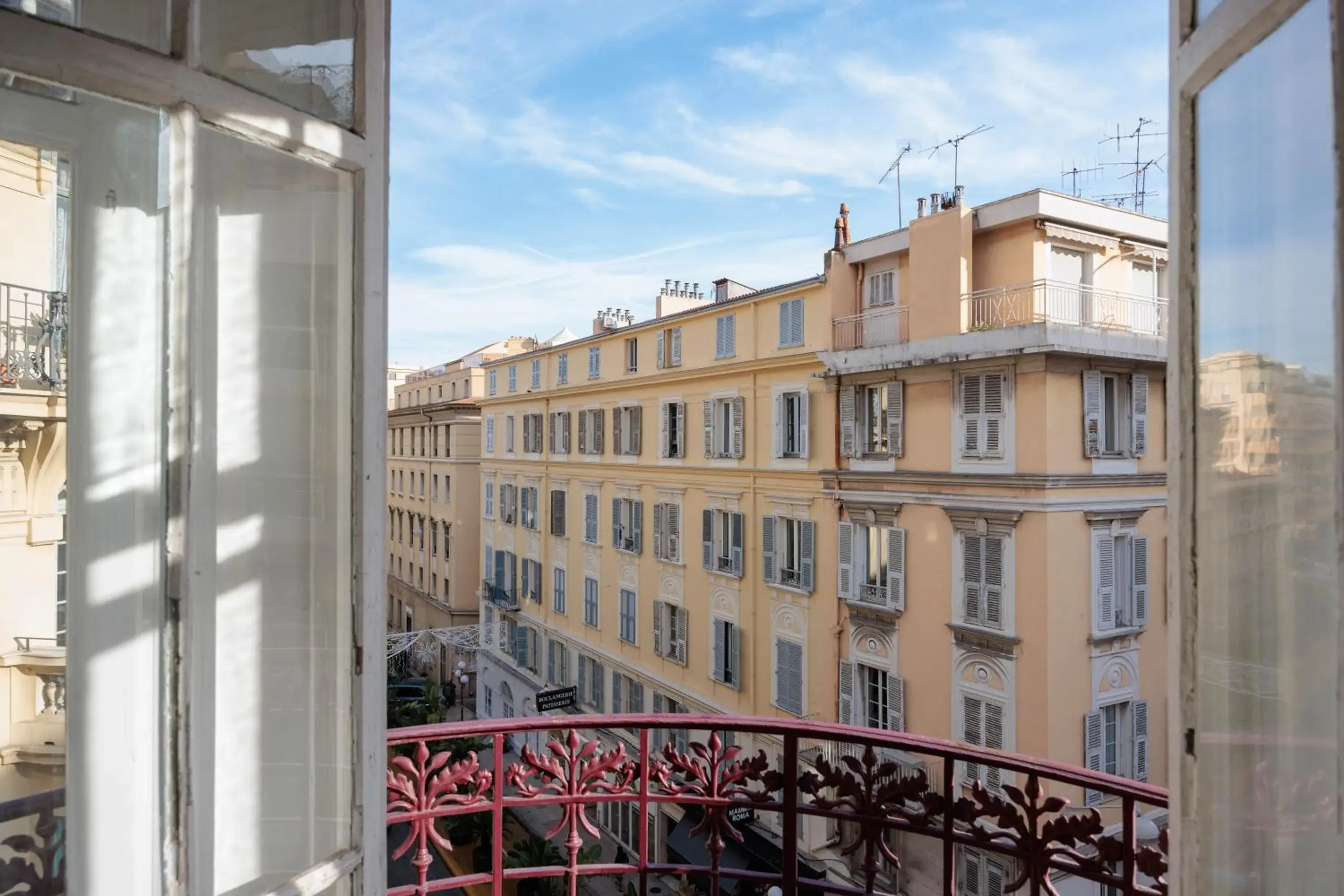 Property building in Best Western Plus Hôtel Massena Nice