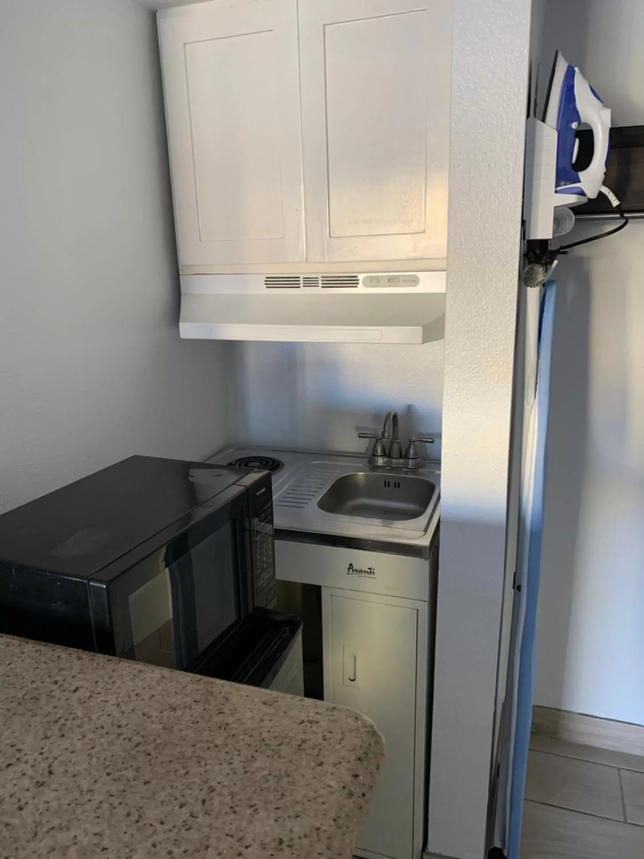 Kitchen or kitchenette, Kitchen/Kitchenette in South Padre Island Lodge