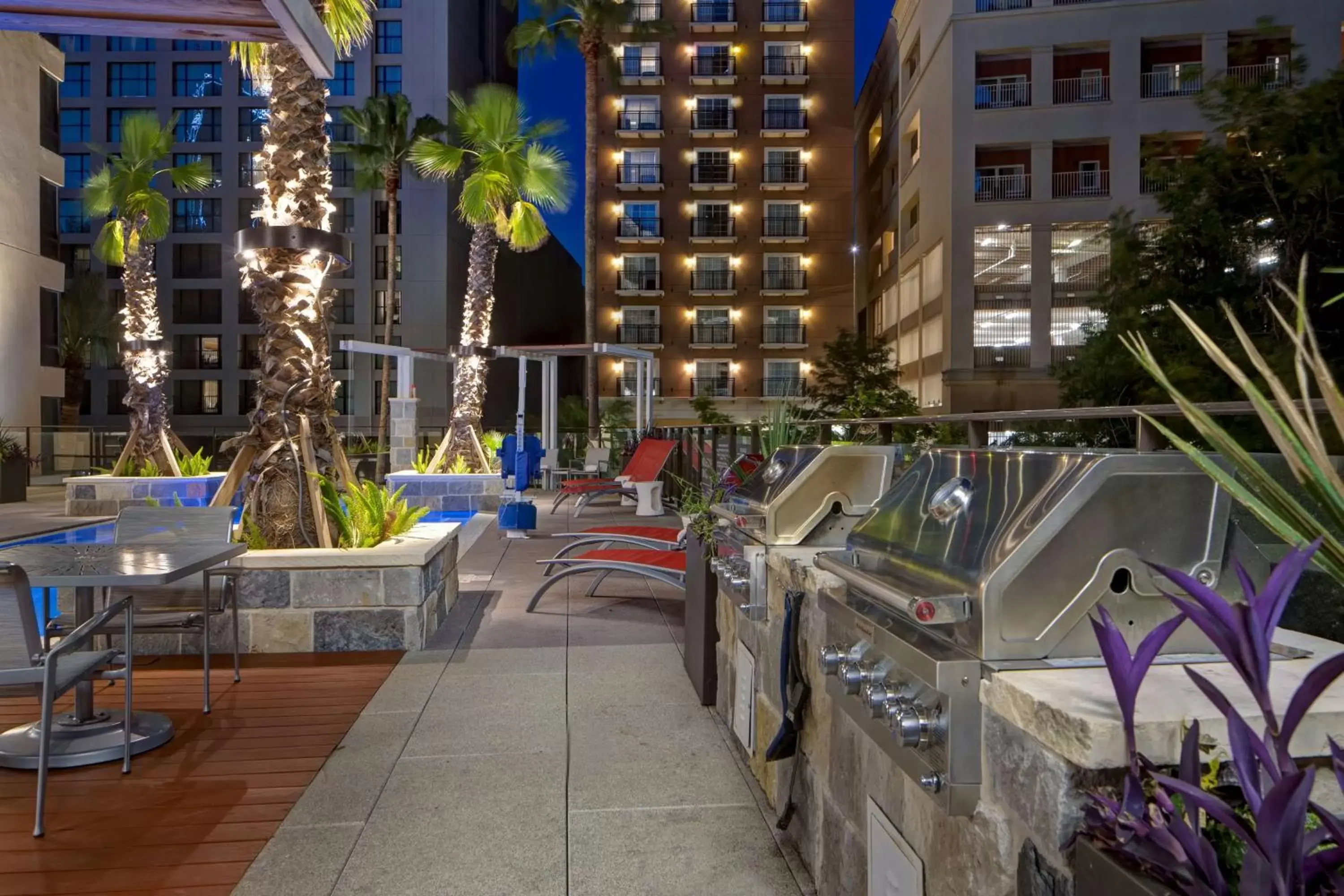 Property building, Swimming Pool in Home2 Suites By Hilton San Antonio Riverwalk