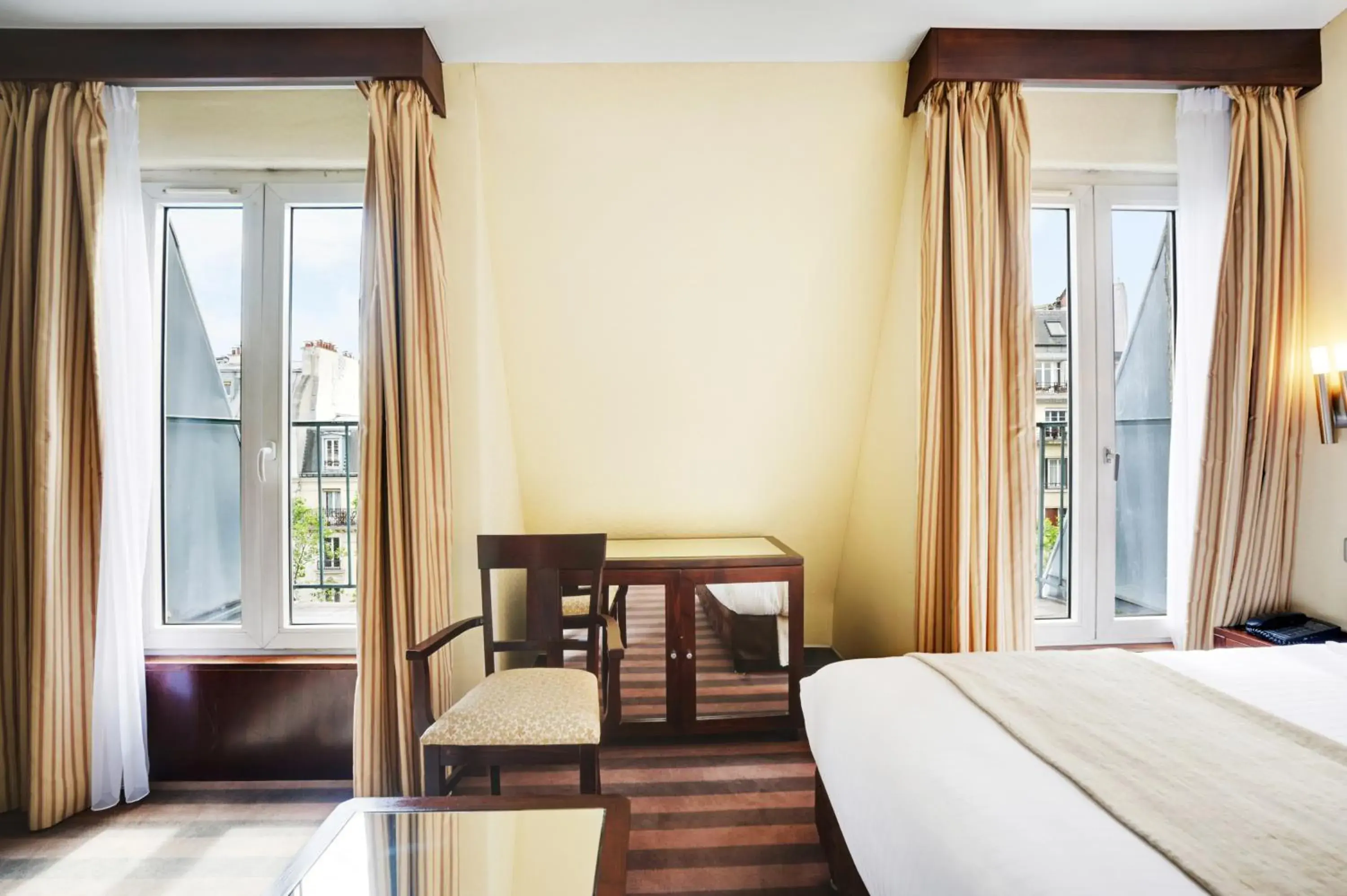 Bedroom in Grand Hotel Francais
