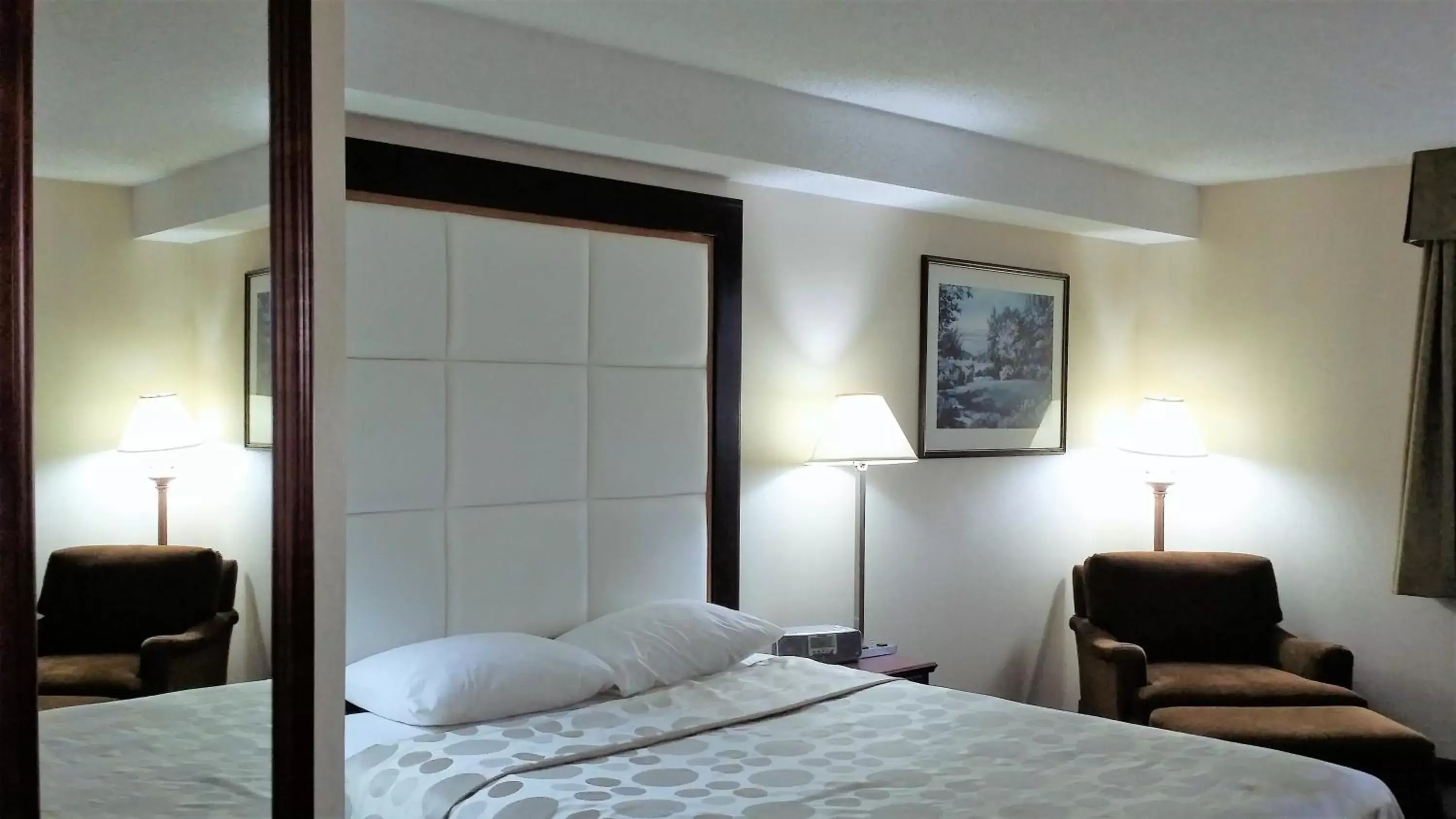 Bed in Travelodge Hotel by Wyndham Vancouver Airport