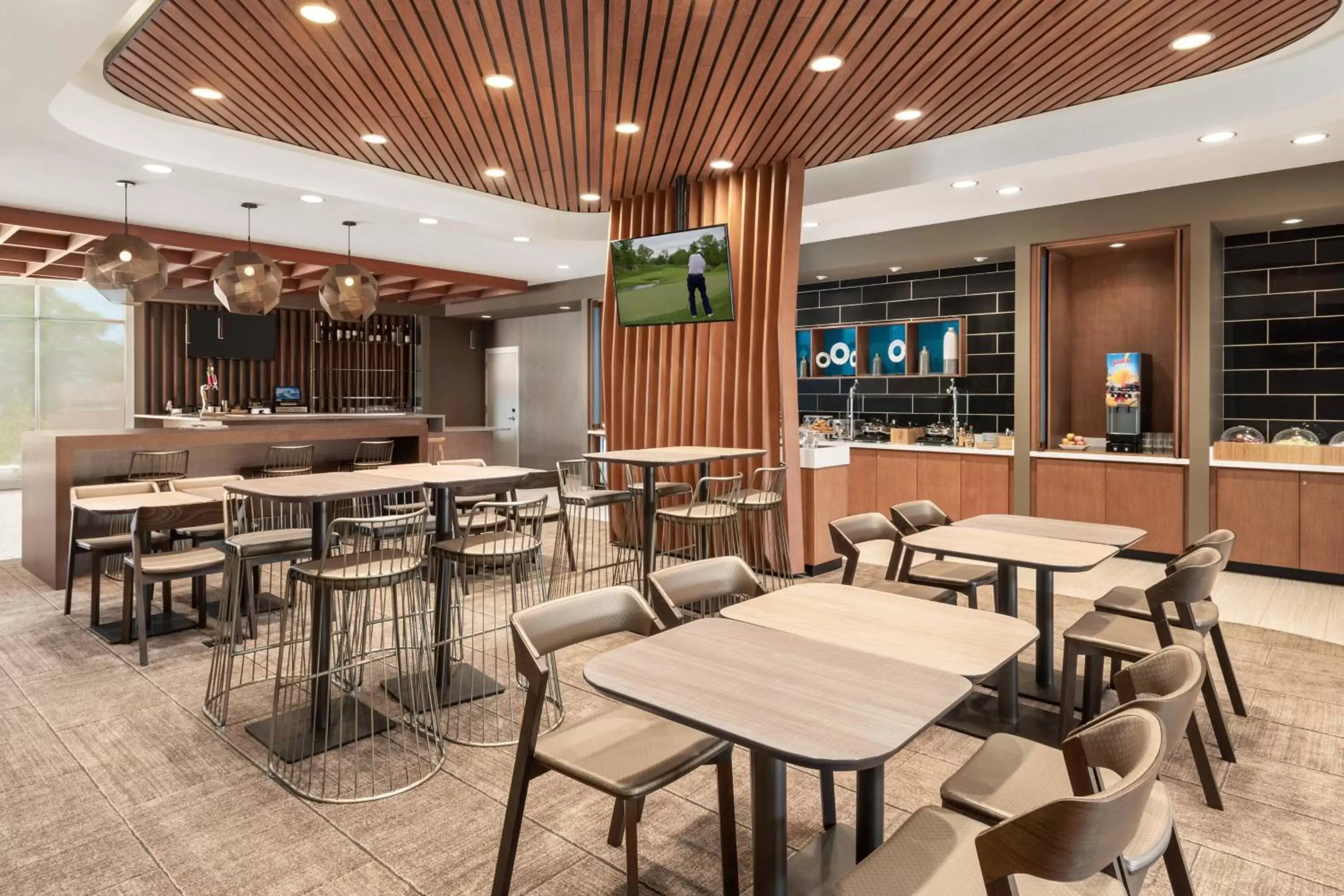 Breakfast, Restaurant/Places to Eat in SpringHill Suites by Marriott Milwaukee West/Wauwatosa