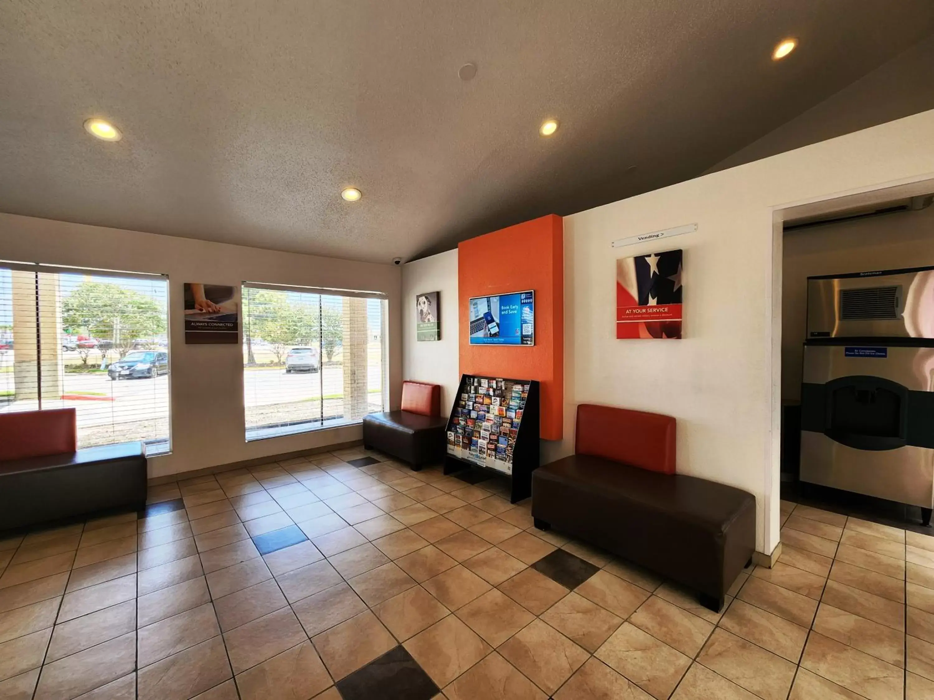 Lobby or reception, Seating Area in Motel 6-Baytown, TX - Baytown East