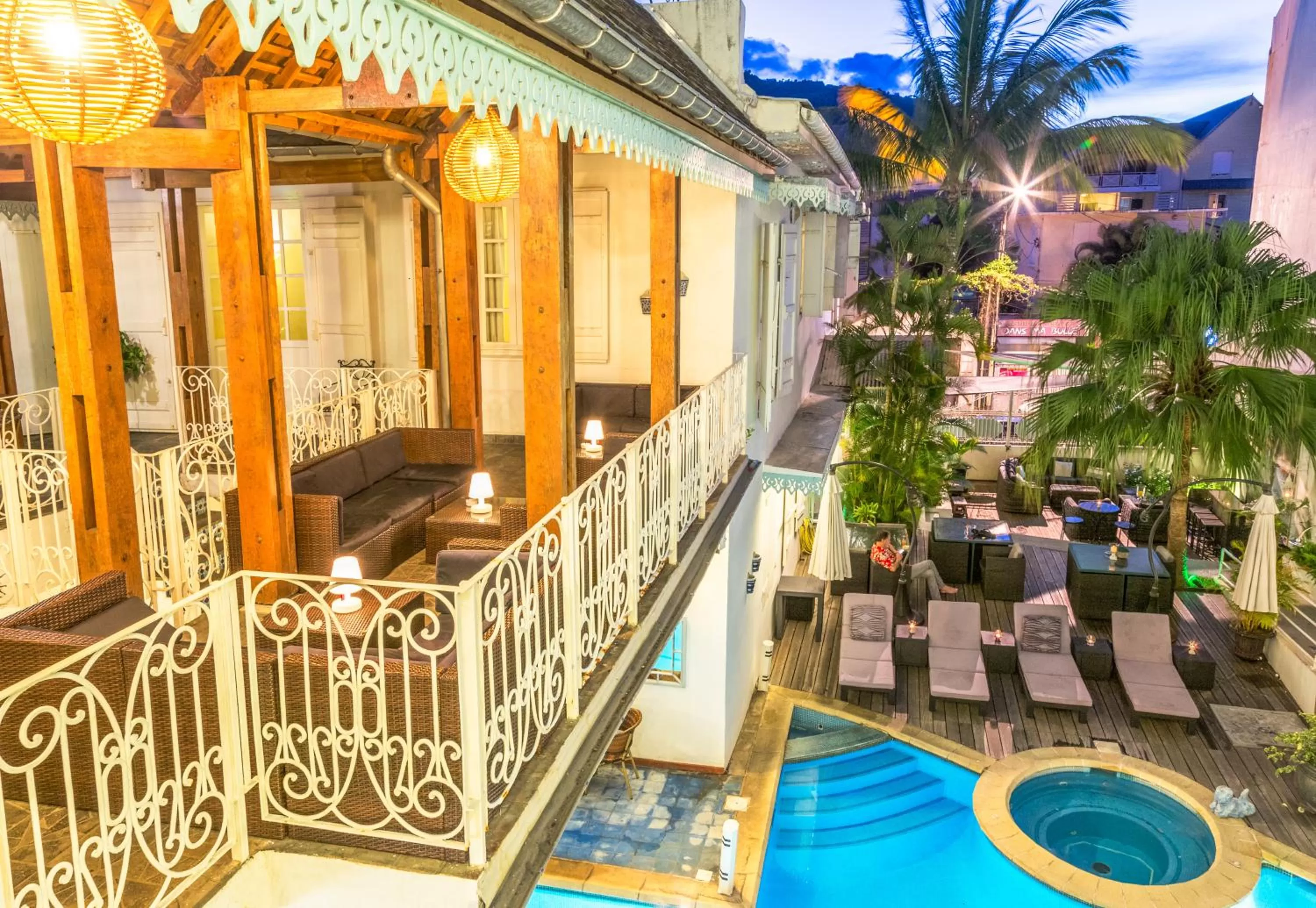 Balcony/Terrace in Le Juliette Dodu- Le charme d'un monument historique