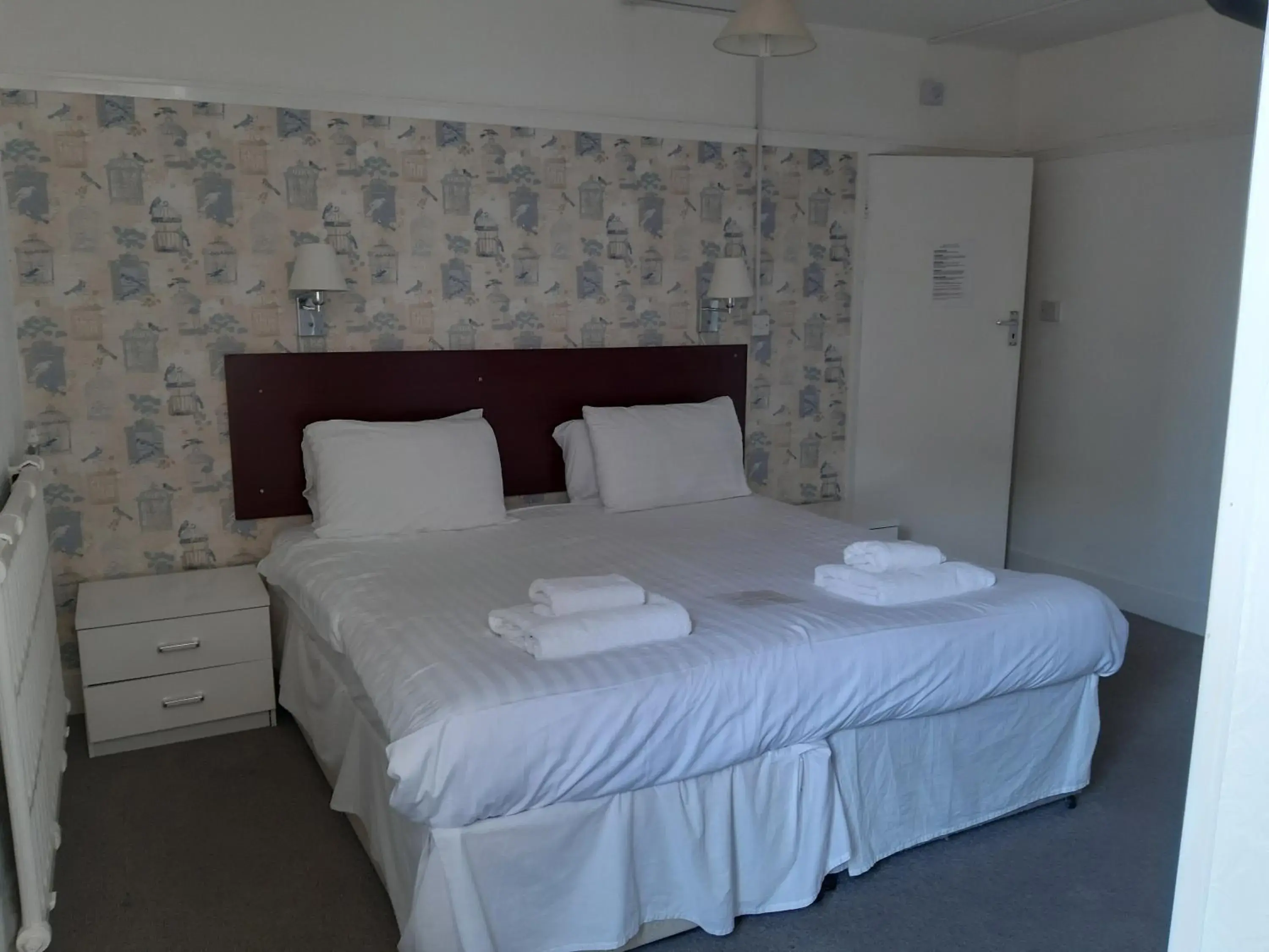 Photo of the whole room, Bed in North Parade Seafront Accommodation