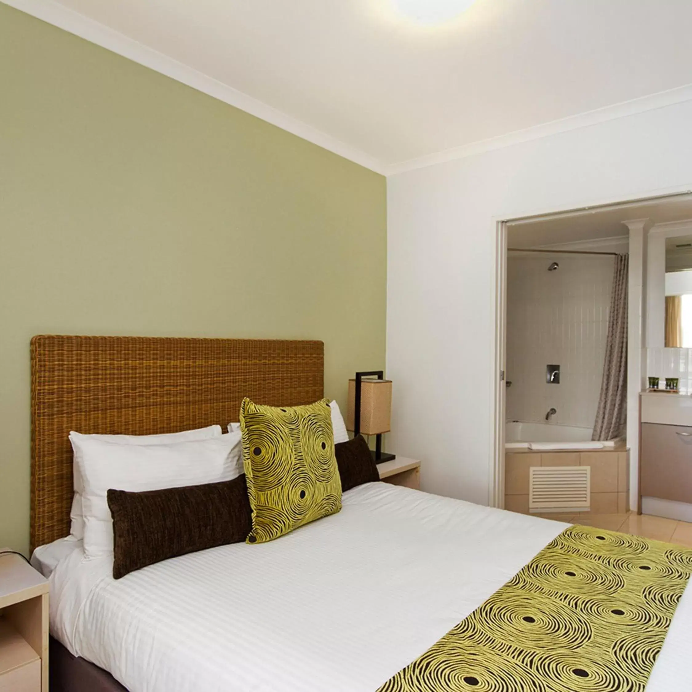 Bed in Mantra Ettalong Beach