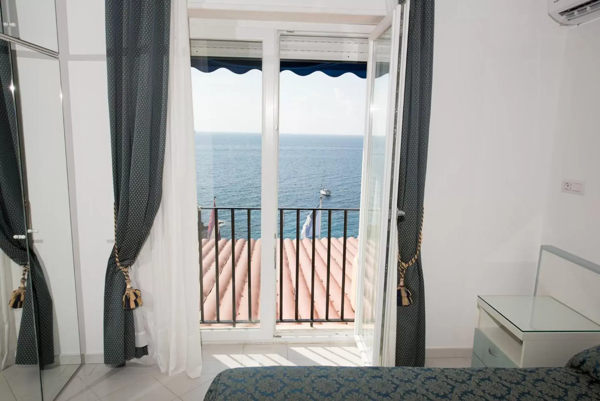 Balcony/Terrace, Sea View in Hotel Weber Ambassador