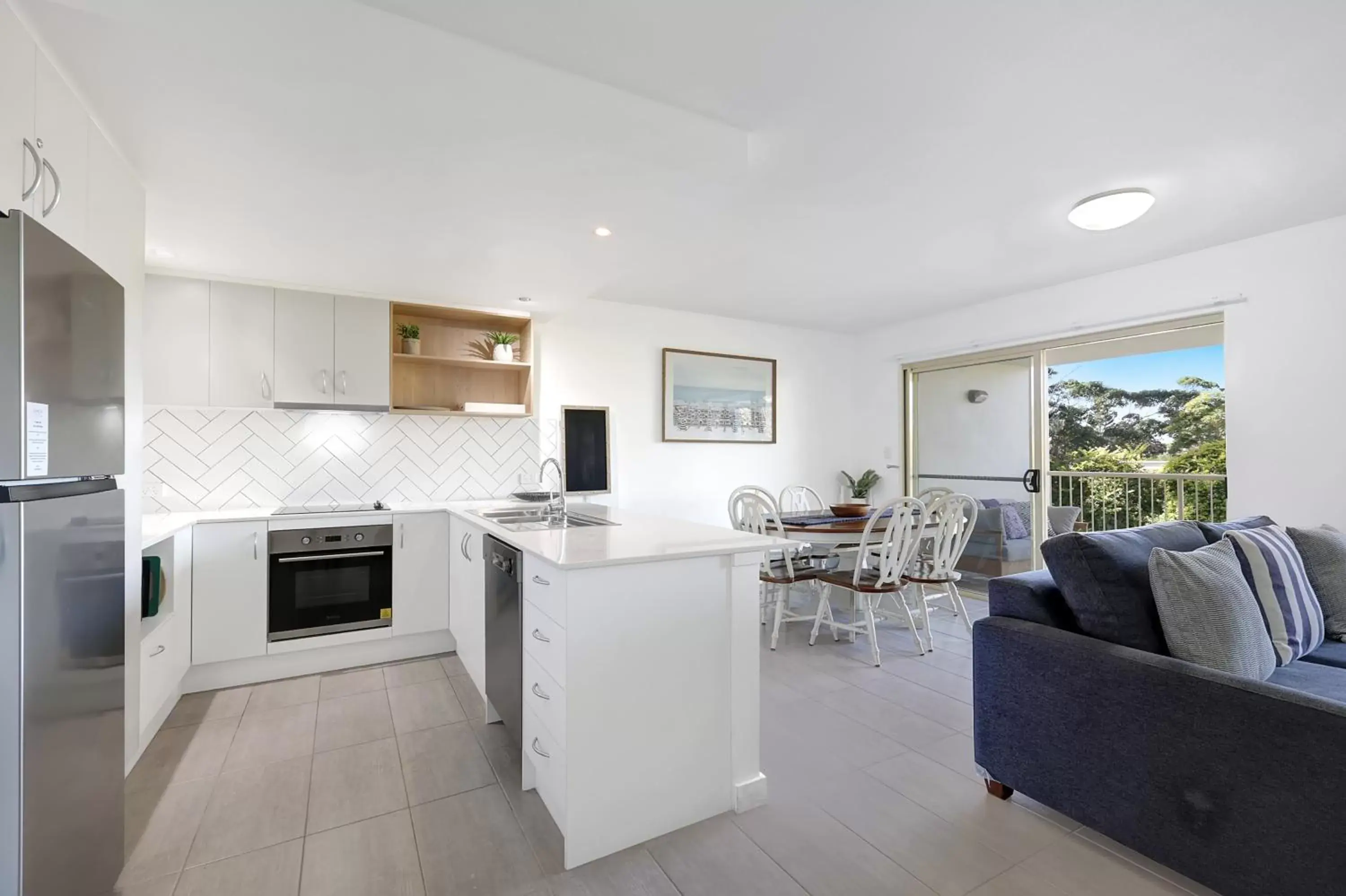 Kitchen/Kitchenette in Lennox Beach Resort