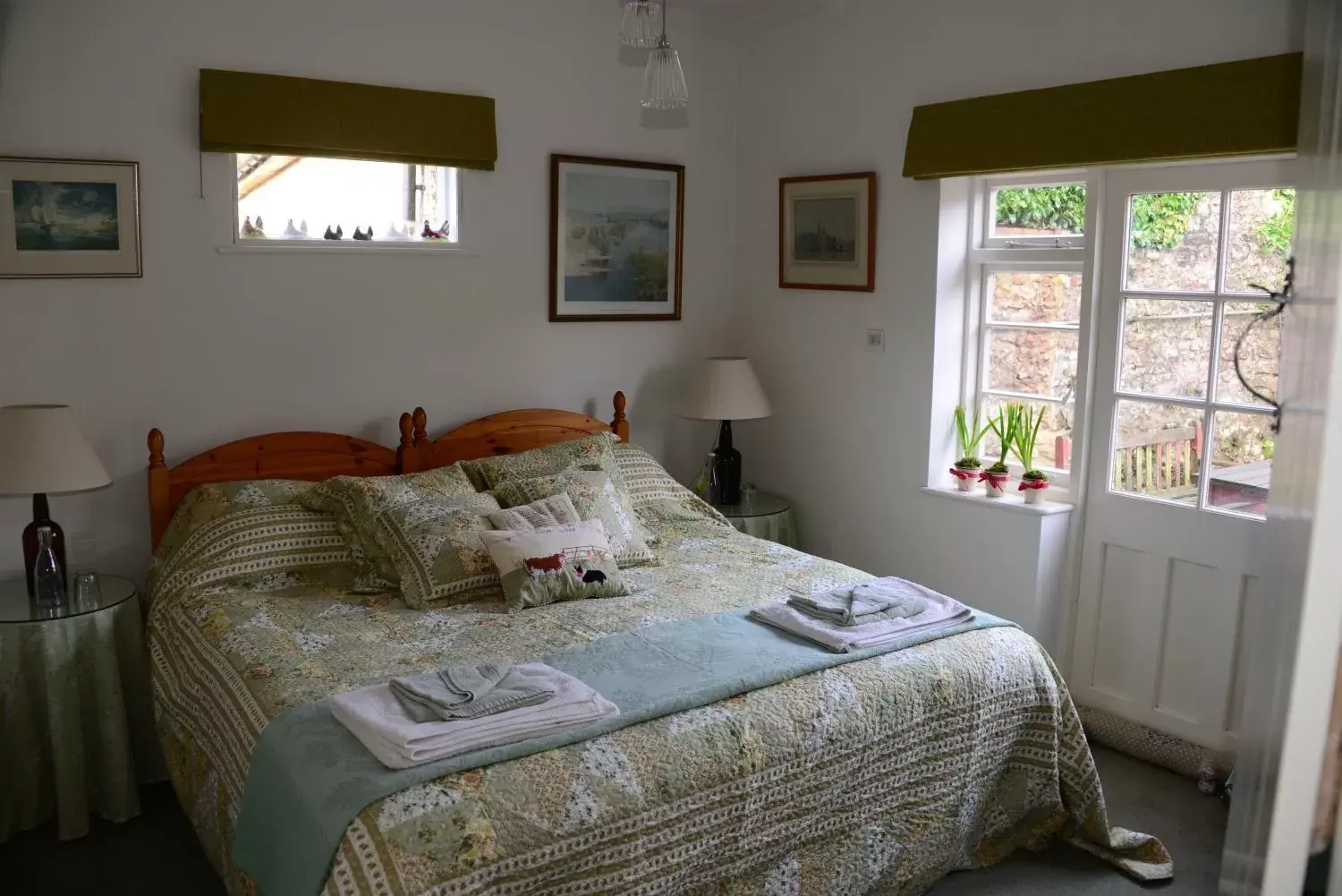 Photo of the whole room, Bed in Middle Farm Cottage