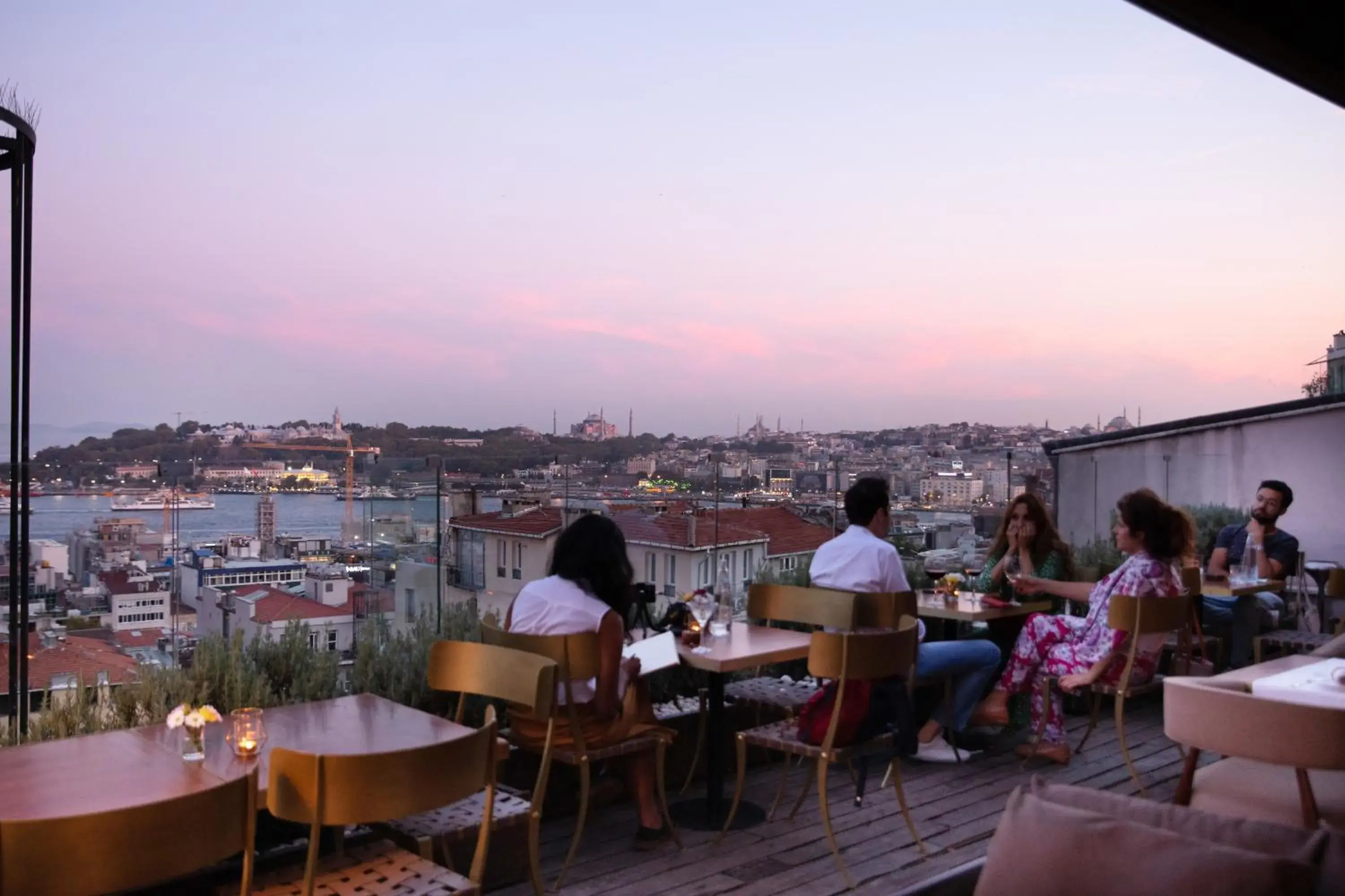 Restaurant/places to eat in Georges Hotel Galata