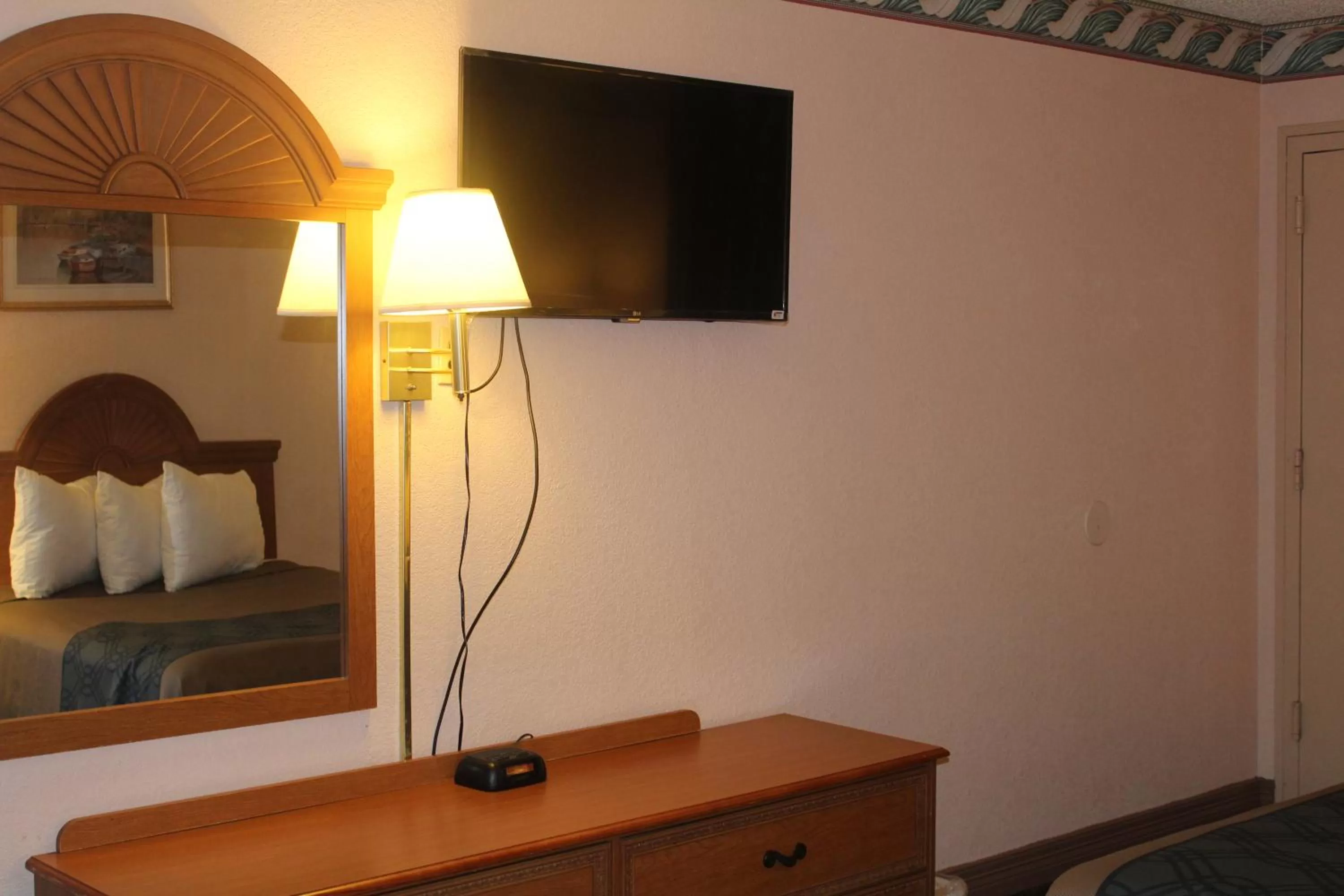 Bed in Americas Best Value Inn-Near NRG Park/Medical Center