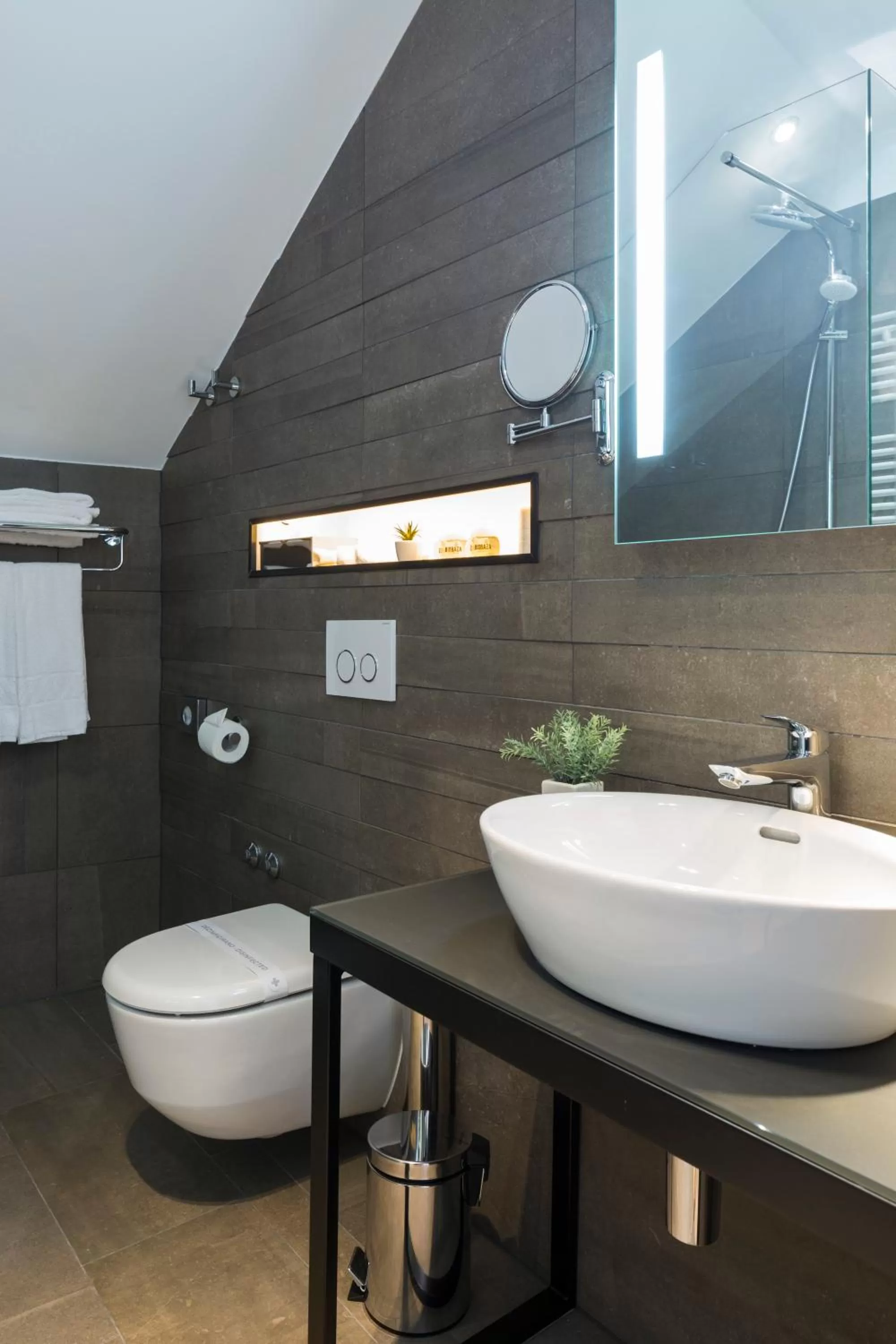 Bathroom in Livris Hotel