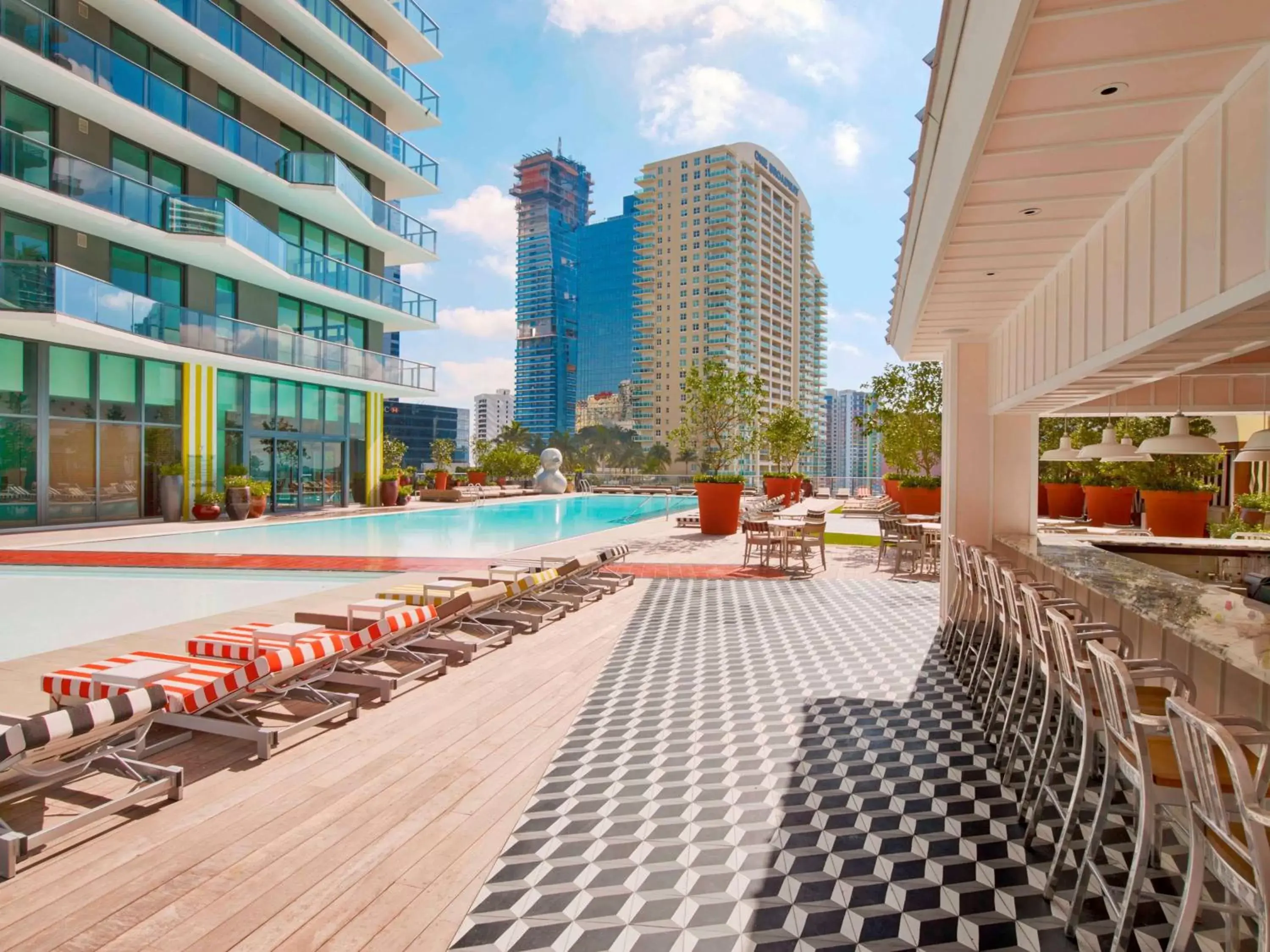 Restaurant/places to eat, Swimming Pool in SLS Brickell