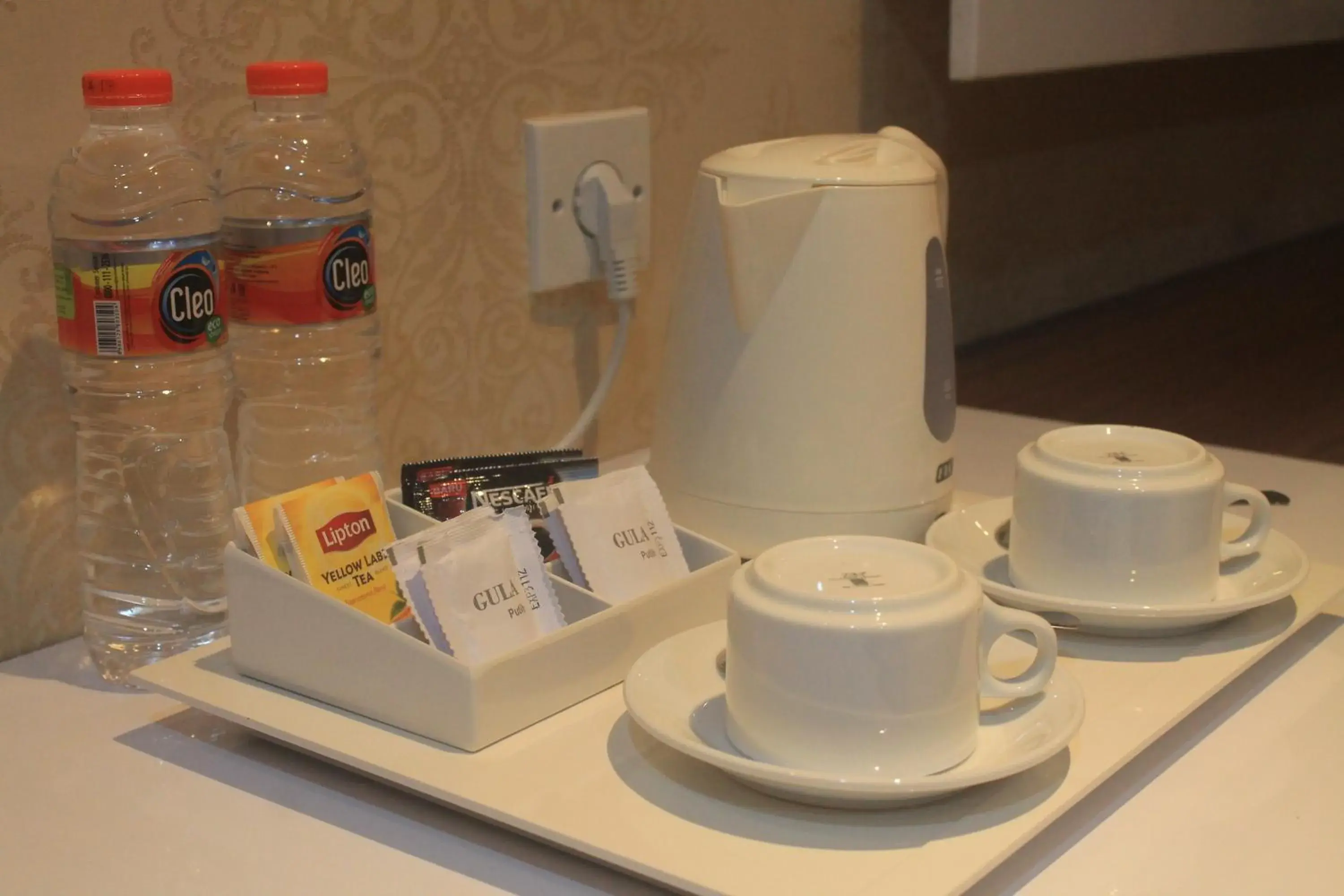 Coffee/tea facilities in Namira Syariah Hotel Surabaya
