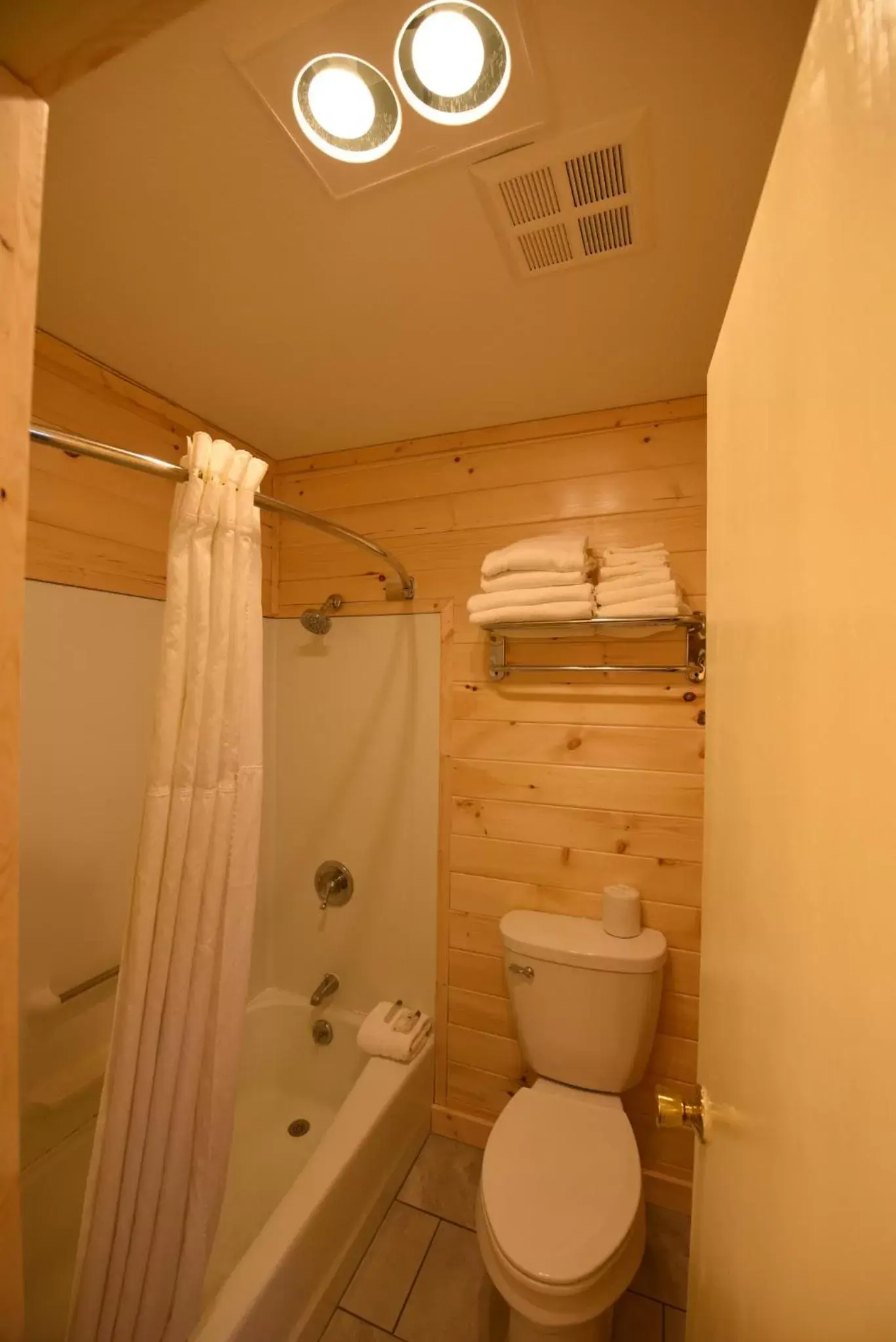 Bathroom in Quality Inn And Suites Beachfront