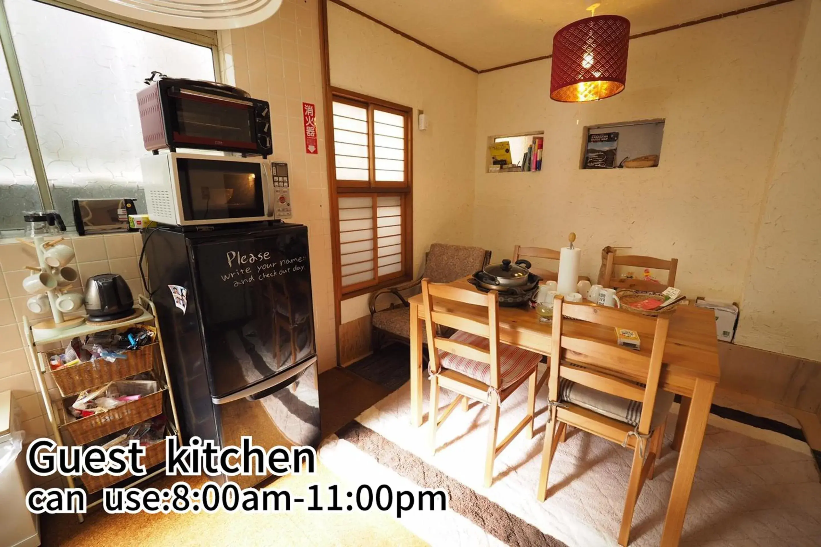 Communal kitchen in Guesthouse Azito