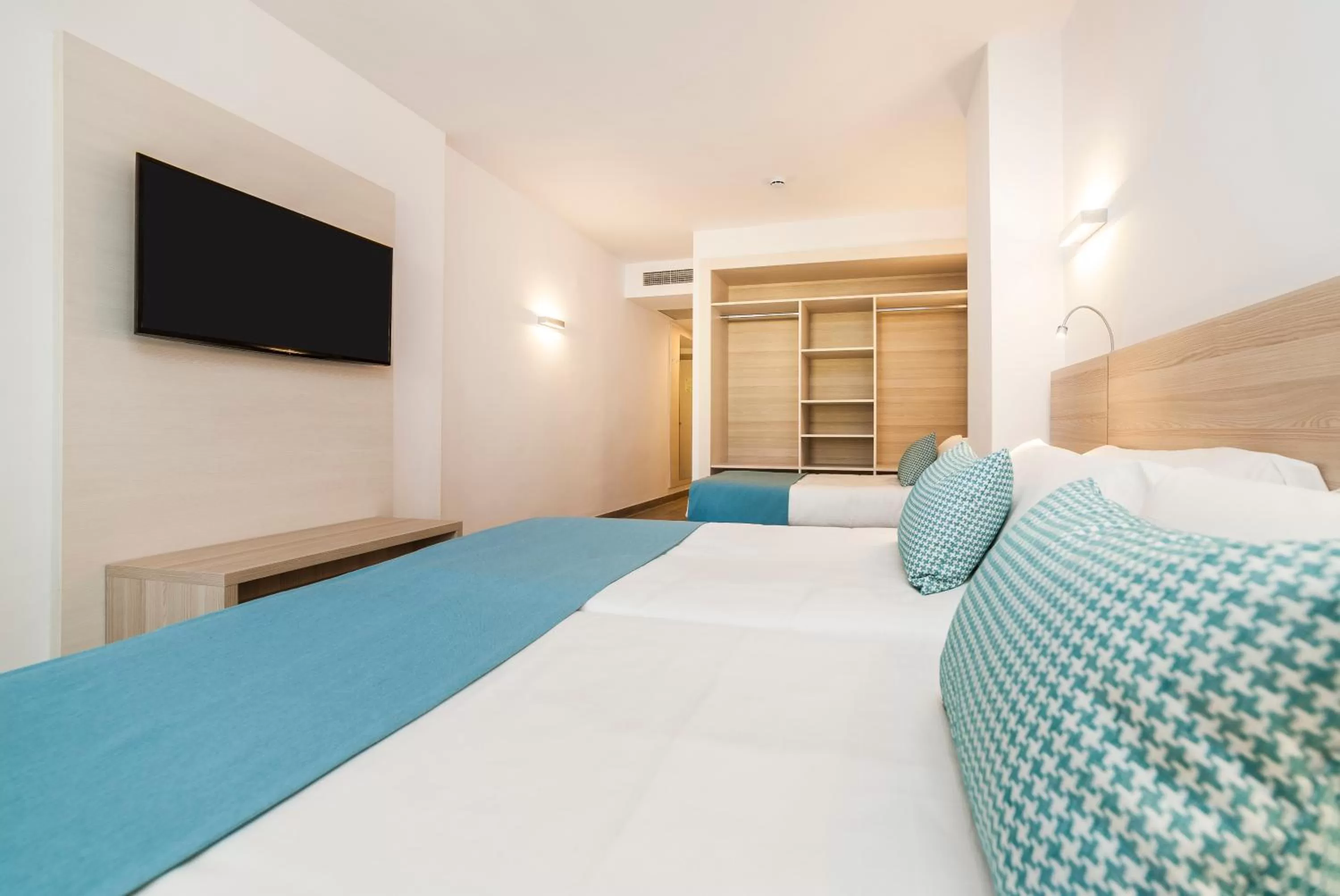 Bedroom, Bed in Globales Mimosa