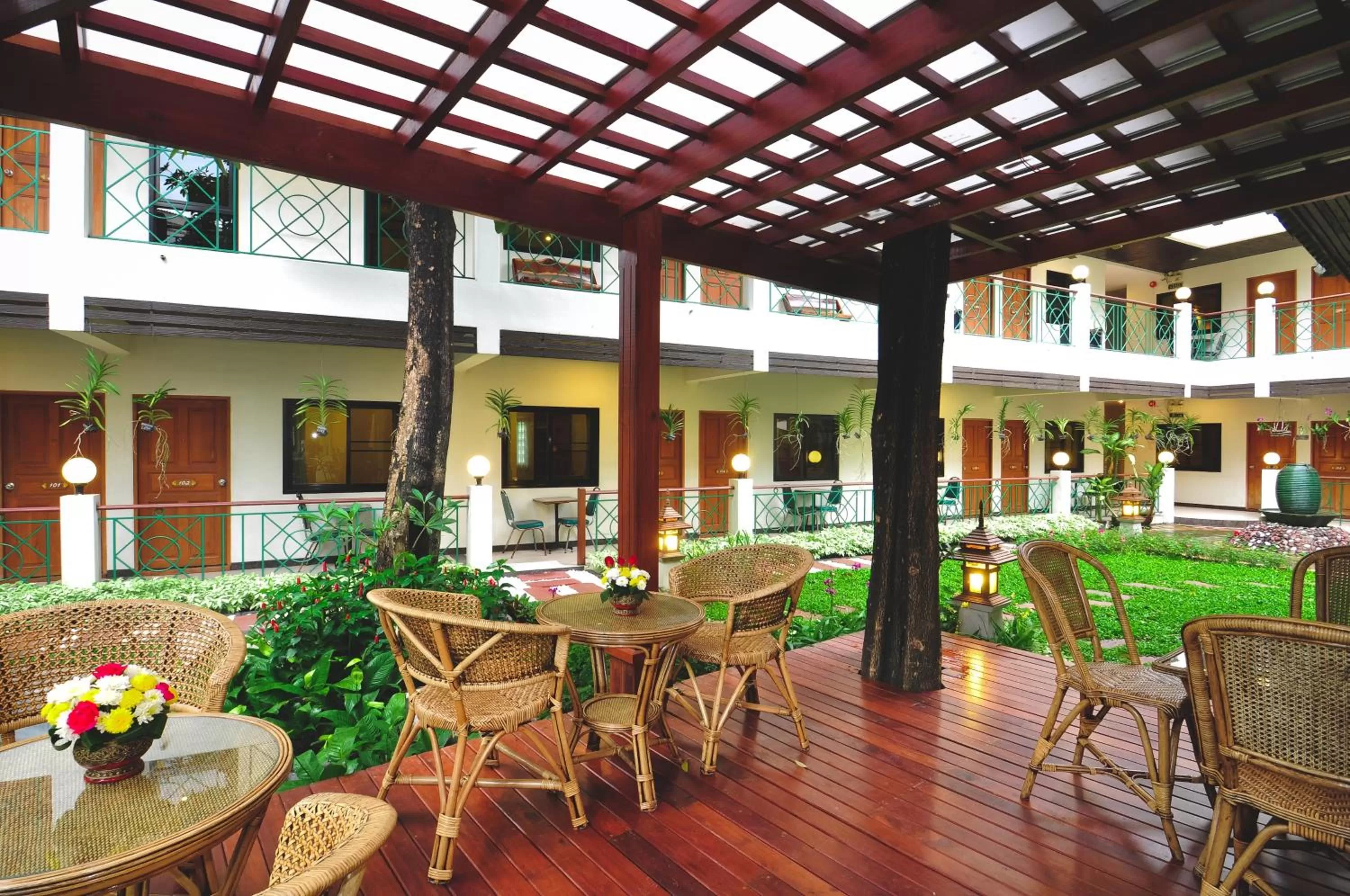 Restaurant/places to eat in Charlie House Pin Klao