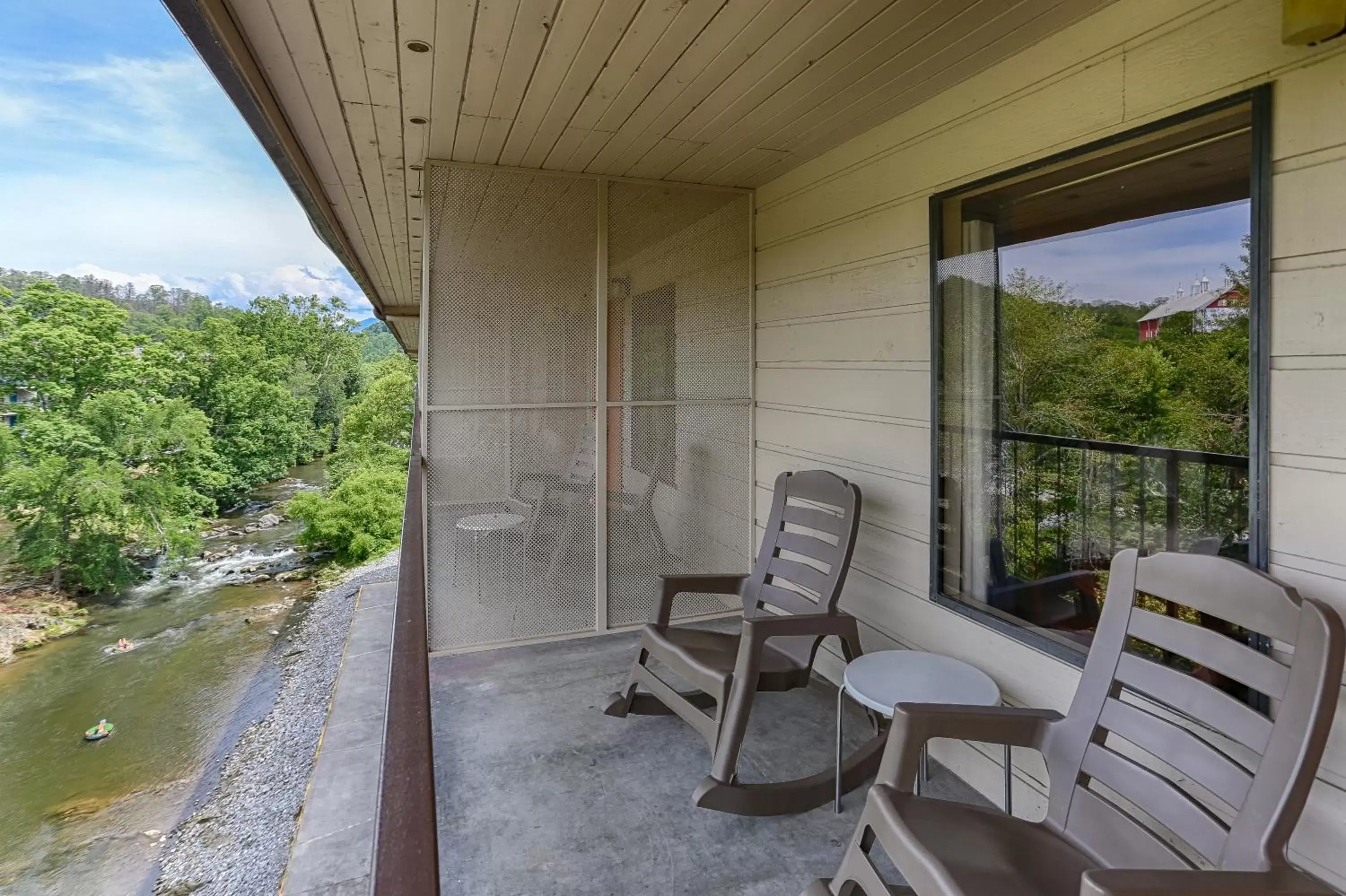 River view, Balcony/Terrace in Creekstone Inn