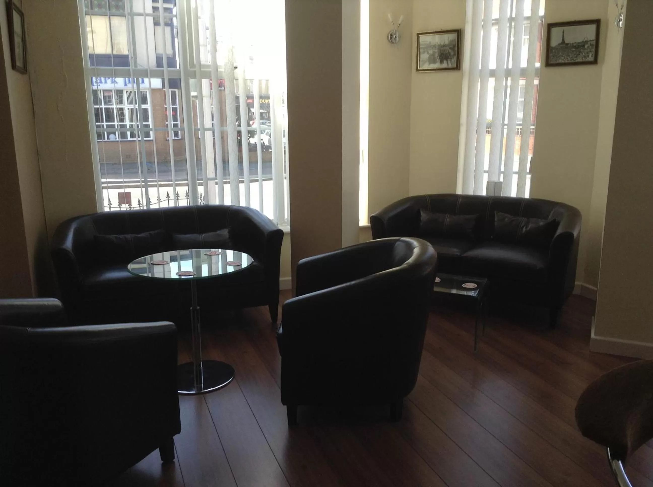 Day, Seating Area in Legends Hotel