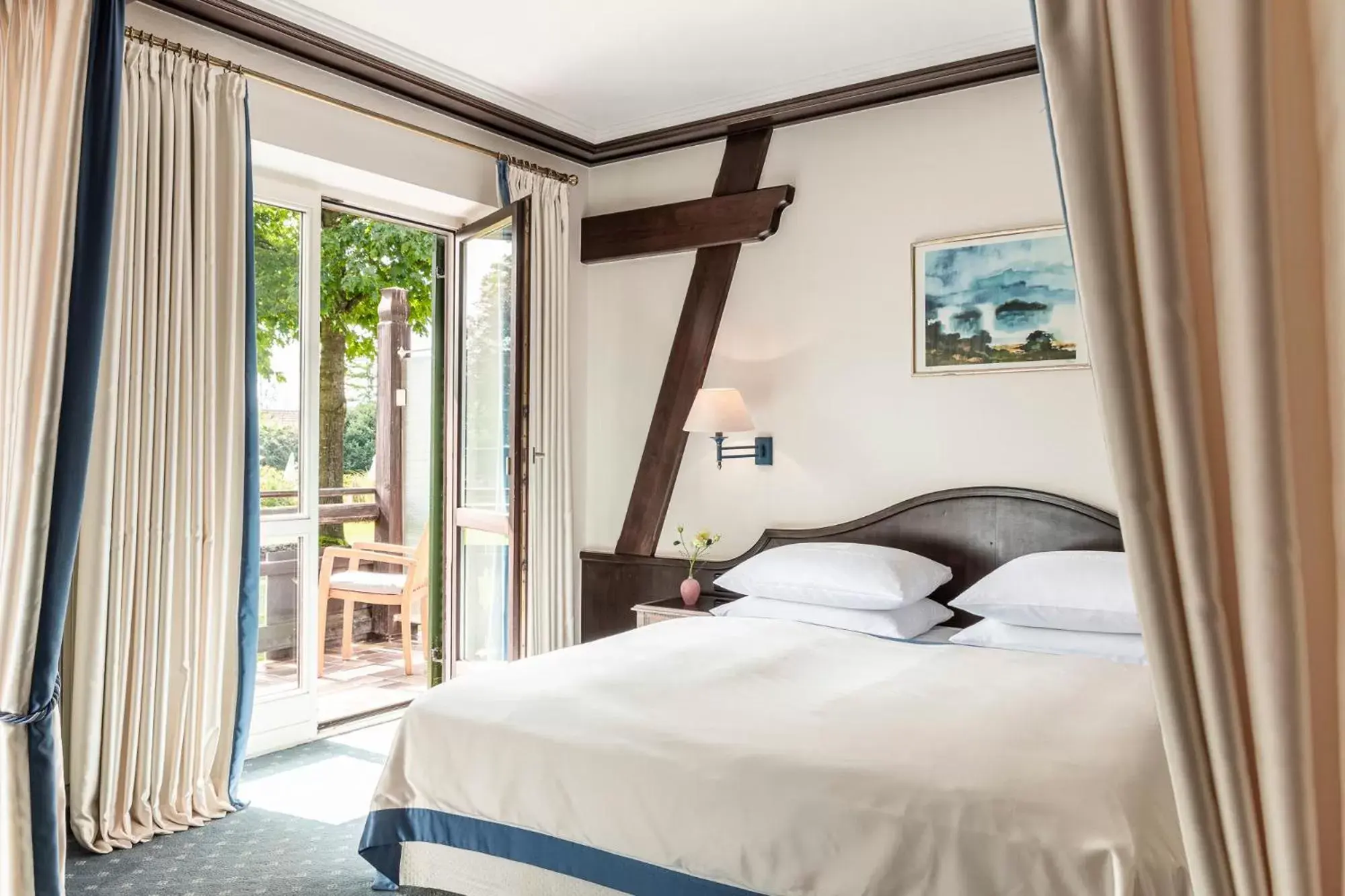 Bedroom, Bed in Alpenhof Murnau